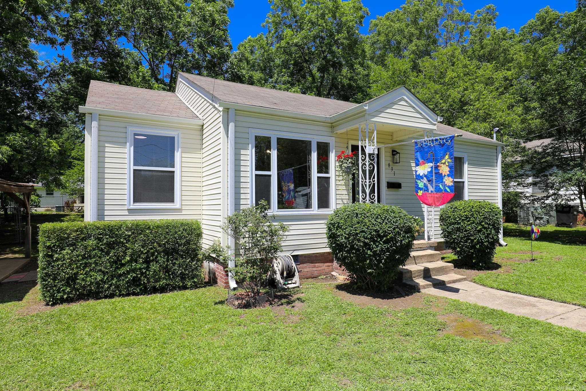 Charming & updated home in the Heart of Benton! This adorable 3 bed, 2 bath is totally move-in ready and packed with updates! Step inside to an open floor plan with brand new carpet, fresh paint throughout the entire home, updated light fixtures, along with freshly painted cabinets that brighten up the space. The kitchen is a standout with stainless steel appliances, a chic backsplash, and best of allāthe fridge, washer, and dryer all convey! The primary bathroom features a sleek, oversized walk-in shower youāll love. Enjoy a spacious fenced backyard thatās perfect for entertaining or relaxing, plus an 8x10 Tuff Shed with electricity on the side of the home that conveys as well. Youāre just 2 minutes from the interstate and a short stroll to downtown Benton with shopping restaurants, etc- Talk about location! Homes this cute donāt last longāschedule your showing today!