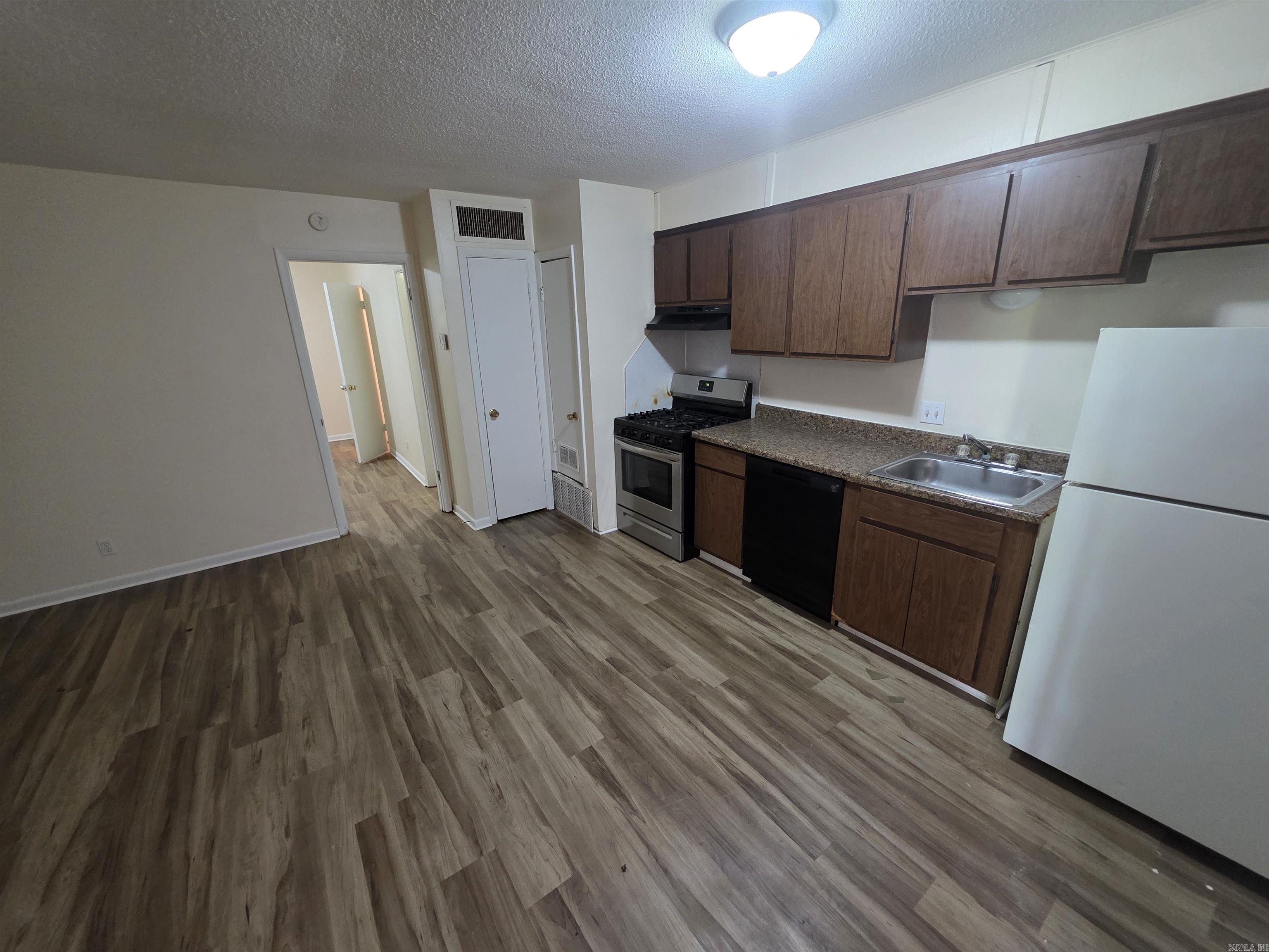 Hill Crest - Residential Lease