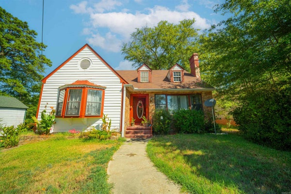 916 CLIFTON ST, CAMDEN, AR 71701 - Image 4457cd6ba0377df9d3a6d2e0736fbec5/4105907128