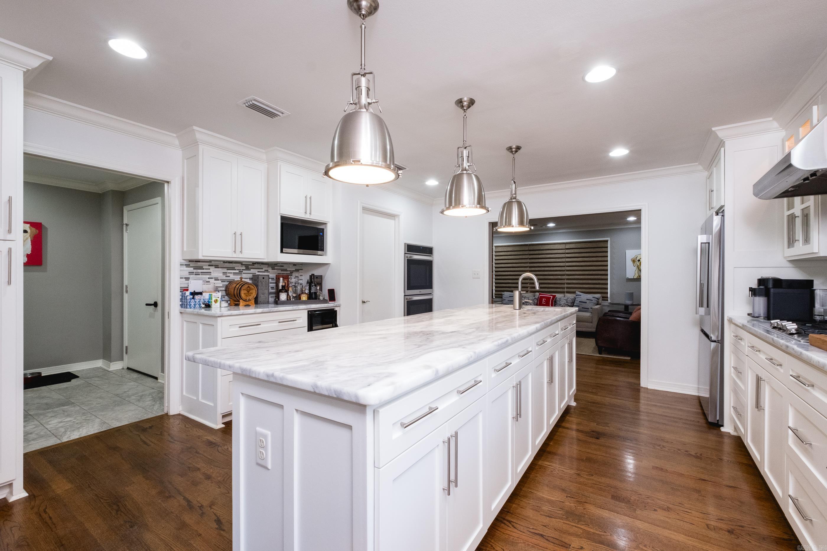 KINGWOOD PLACE - Residential