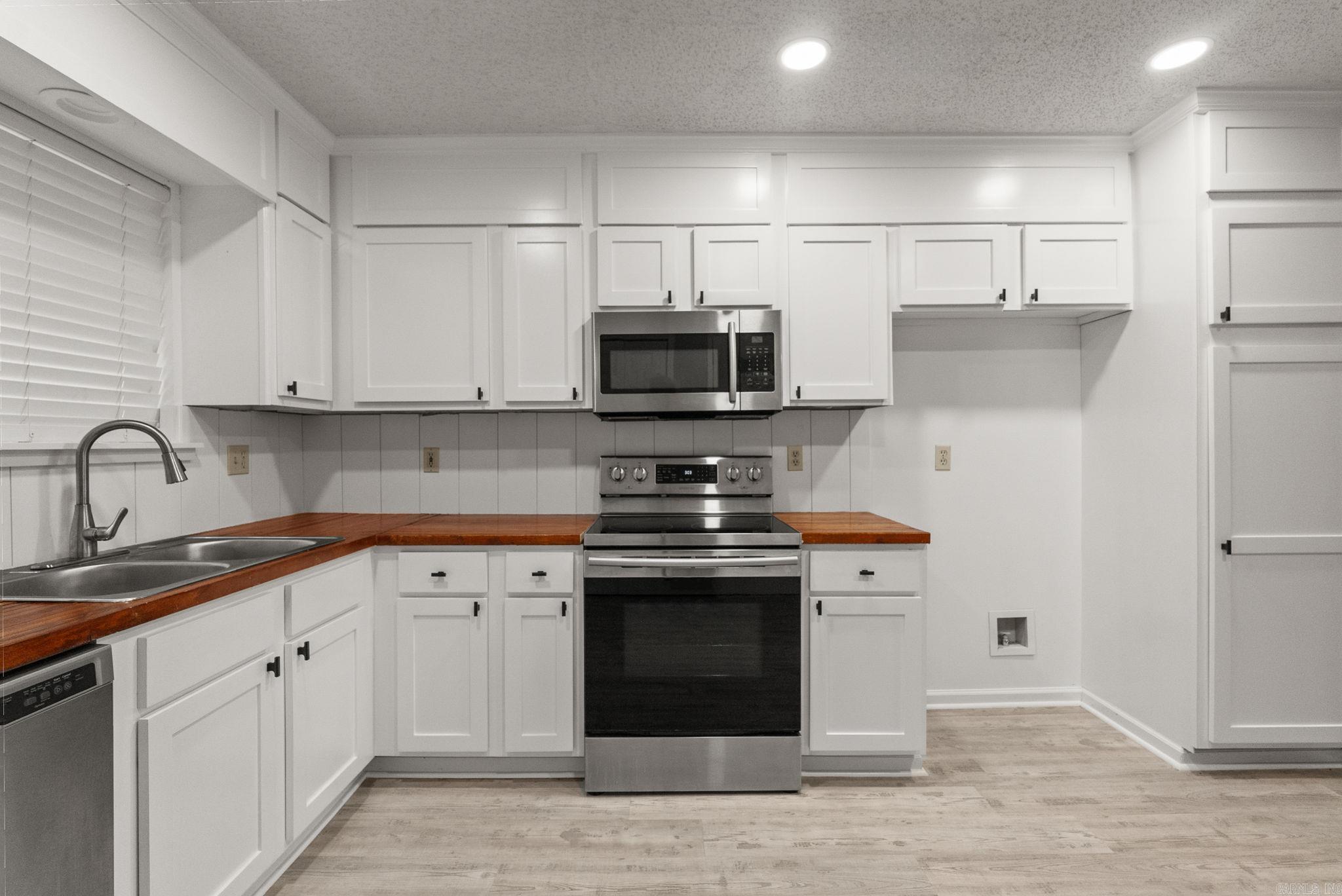 MAGNOLIA POINT - Residential