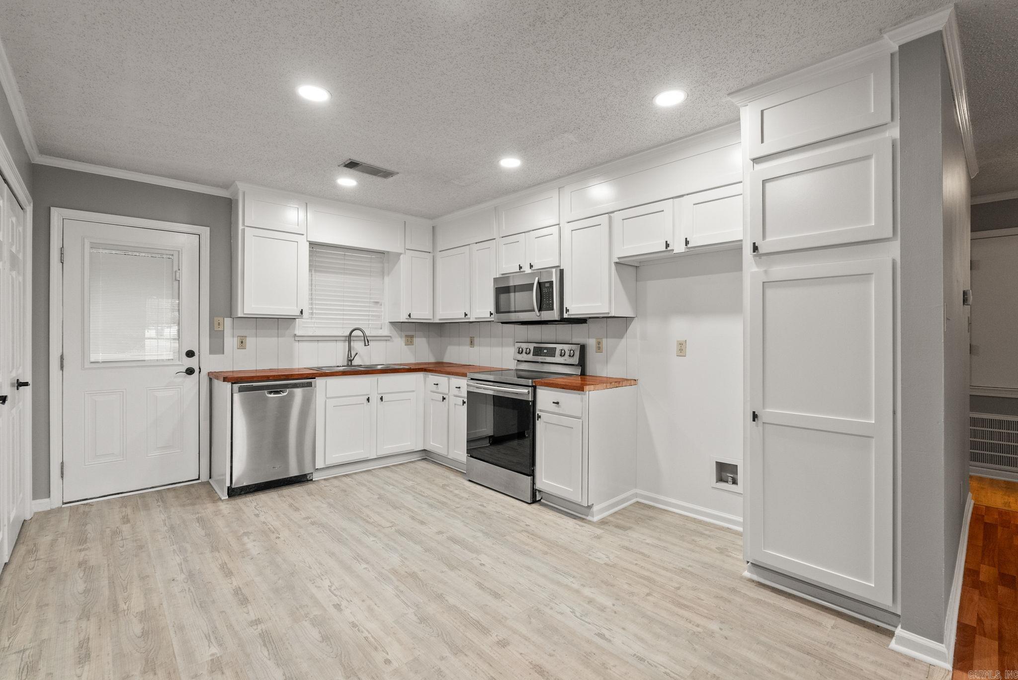 MAGNOLIA POINT - Residential