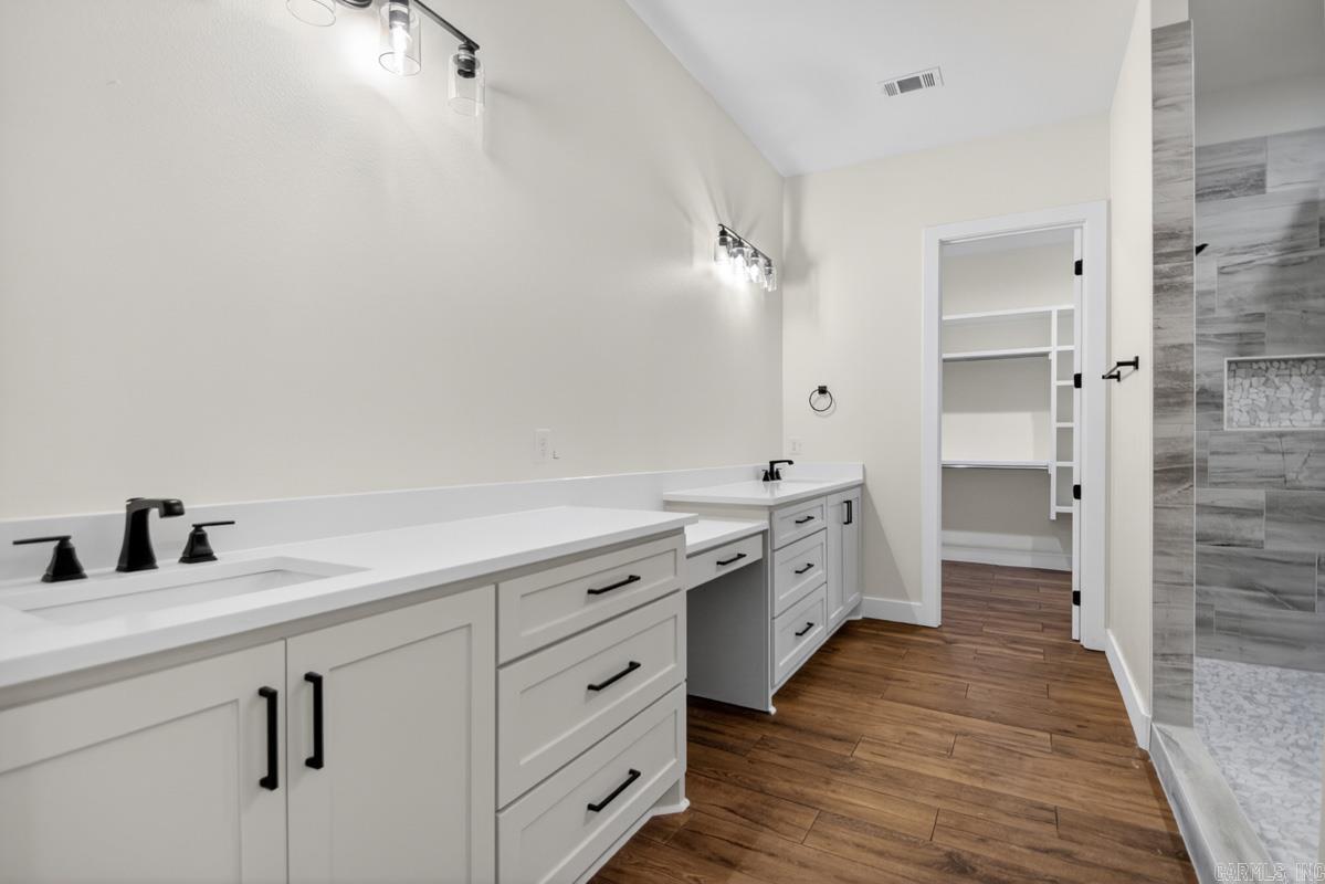 ARLINGTON PARK - Residential