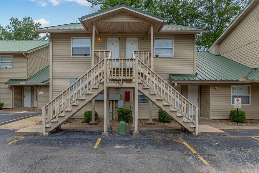 beautiful 2 bed 1 bath condo in gated neighborhood with lake views. Sold before listed.