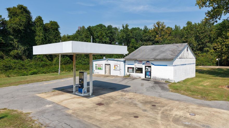 Fantastic investment opportunity! Own a neighborhood gas and convenience store with all fixtures and refrigerators included in the sale. With no gas contract currently in place, you’ll have the freedom to secure the best deal for your business. This versatile property can also operate as a food and convenience store and is in a wet county so liquor sales are possible. Conveniently located next to the community park, it’s perfectly positioned to draw steady traffic and serve local residents.