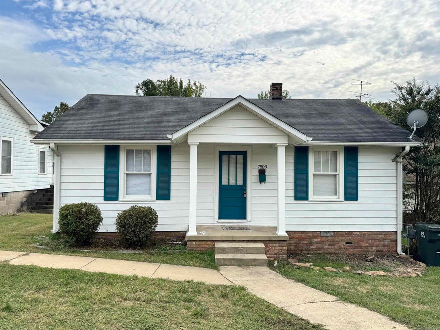 Adorable Midtown investment property or single-family starter home! Strong rental history in a prime location. Features include original refinished hardwood floors, large level fenced in backyard, spacious kitchen with LVP, fresh interior paint, and move-in ready condition. Great potential as a first home or turnkey rental. Close to shopping, dining, and Midtown amenities.