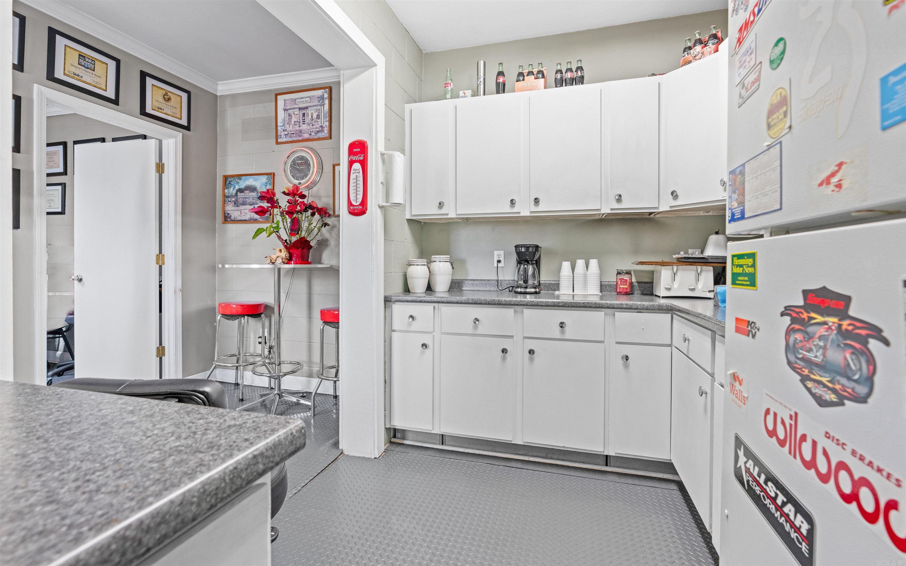31-1N-19W - Commercial Sale