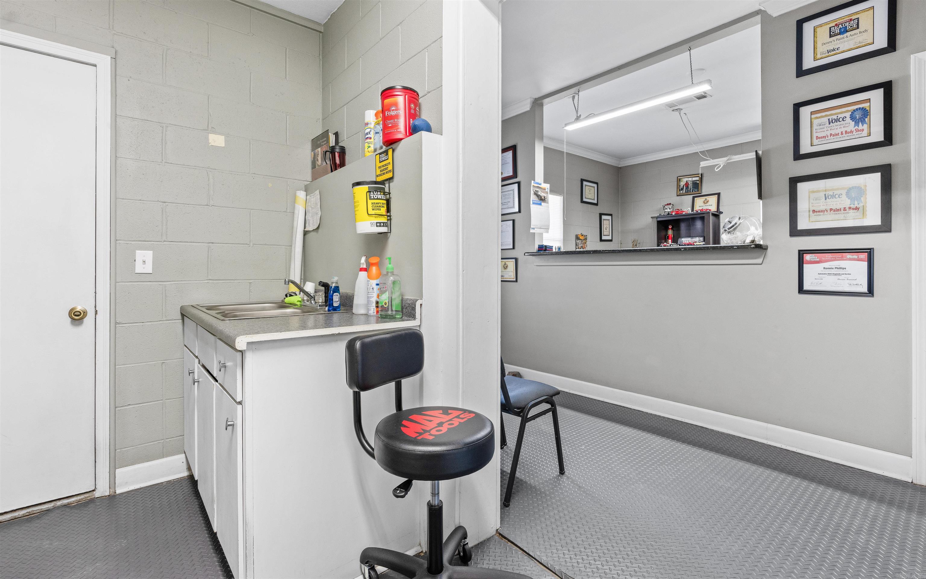 31-1N-19W - Commercial Sale