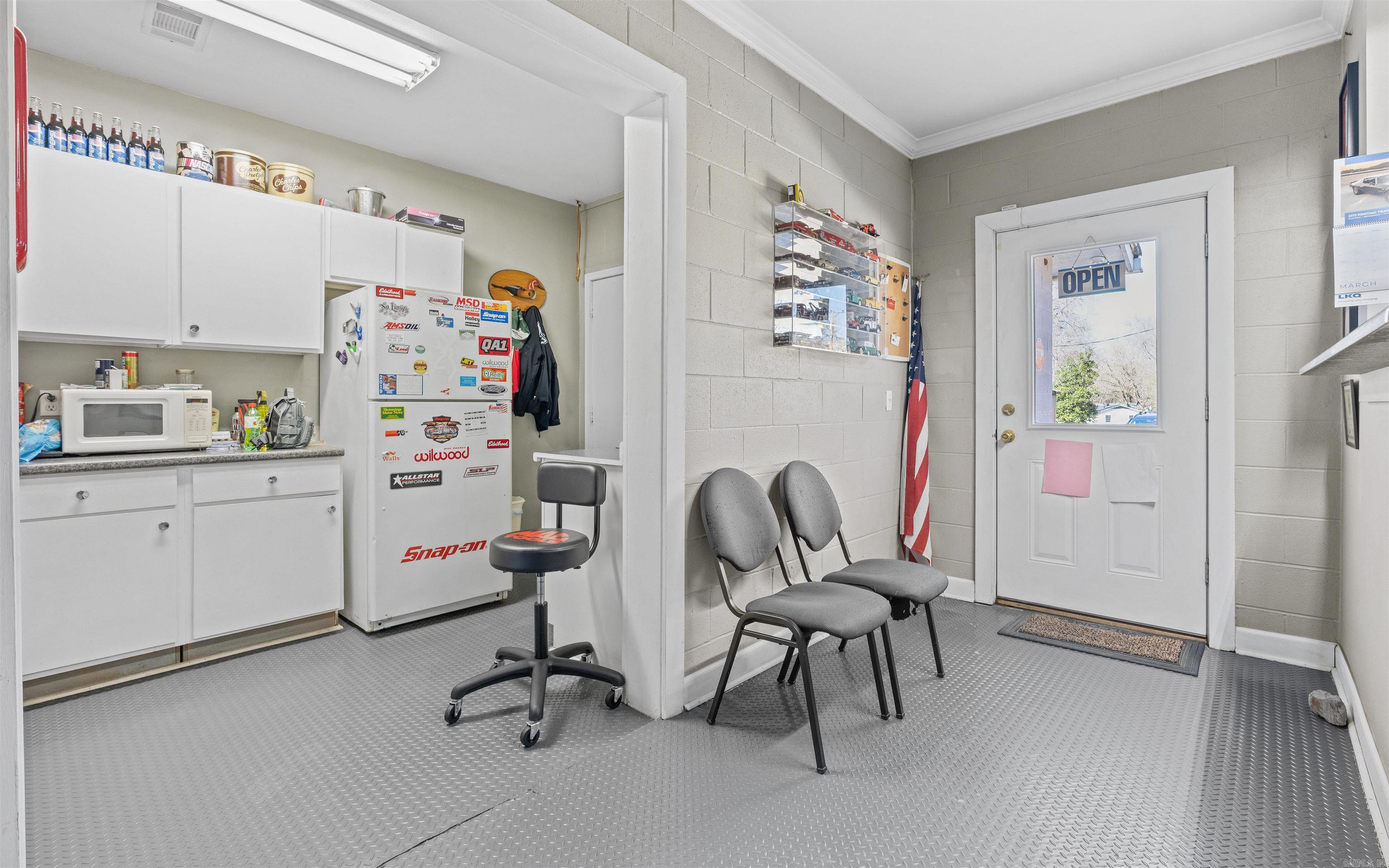 31-1N-19W - Commercial Sale
