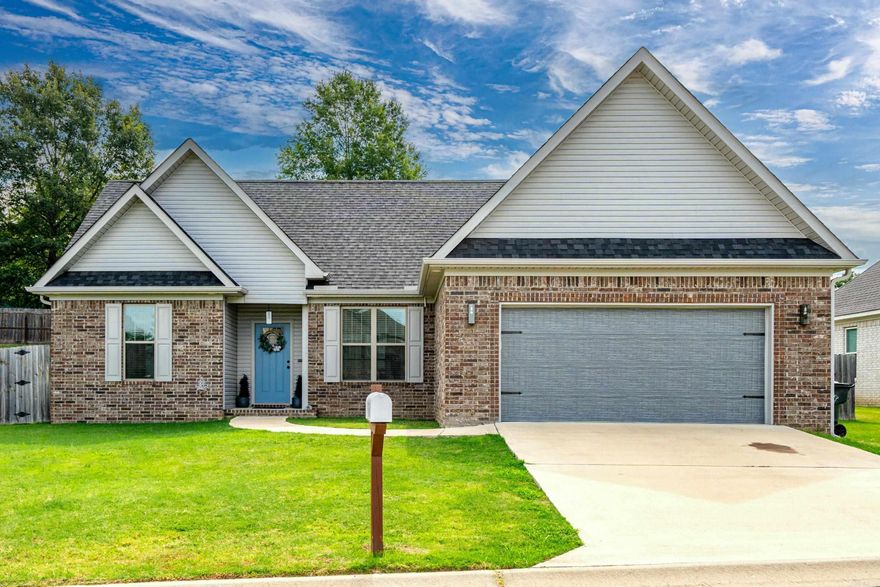 Welcome to 267 Windcrest Circle! Built in 2019, this beautiful home features a spacious open floor plan with vaulted ceilings and stylish finishes throughout. The kitchen is a standout with granite countertops and plenty of space to cook and entertain. The master suite offers a tray ceiling, large walk-in closet, and a luxurious bath with soaking tub and separate shower. Enjoy outdoor living in the fenced backyard, perfect for pets or play. Located in the desirable Walkway Pointe subdivision within the Lake Hamilton School District, this home combines comfort, style, and a prime location.