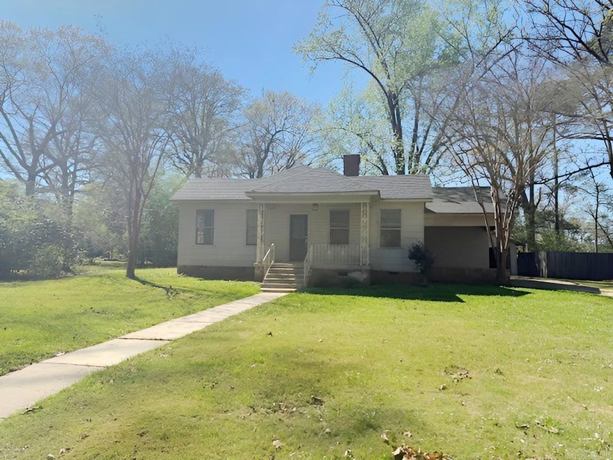 GIVE US A CALL FOR A SHOWING OF THIS 3 BEDROOM 2 BATH HOME LOCATED ON A BEAUTIFUL STREET IN CROSSETT ARKANSAS. THIS HOME IS LOCATED CLOSE TO SCHOOLS AND SHOPPING. THIS HOME HAS 3 BUILDINGS FOR OUTSIDE STORAGE AND A CHICKEN COOP.