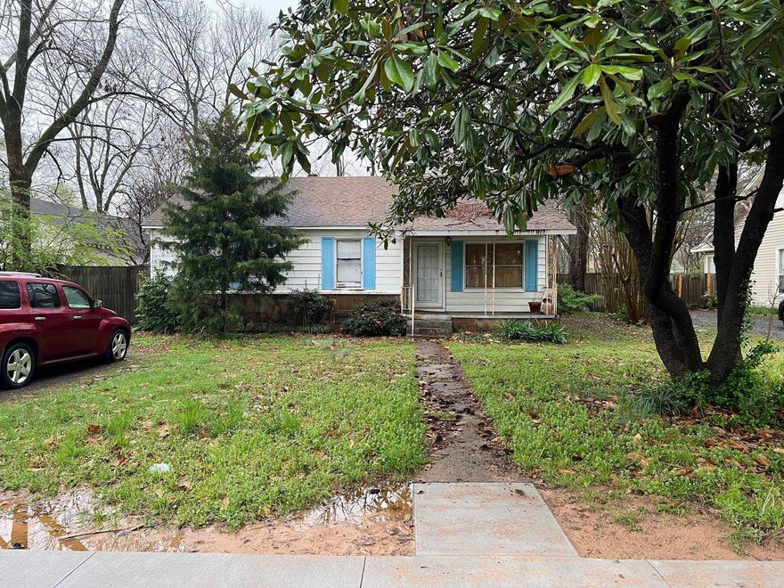 Three bedroom 1 bath home. Fixer Upper  No Fha, Va, Loans, Cash and in house bank loans only