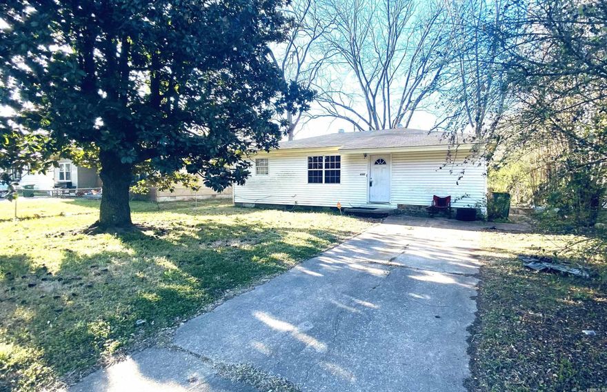 Steady cashflow investment opportunity. Currently Tenant occupied at $860 per month. Please call listing agent for access. Minimum of 24 Hour notice required for showings.