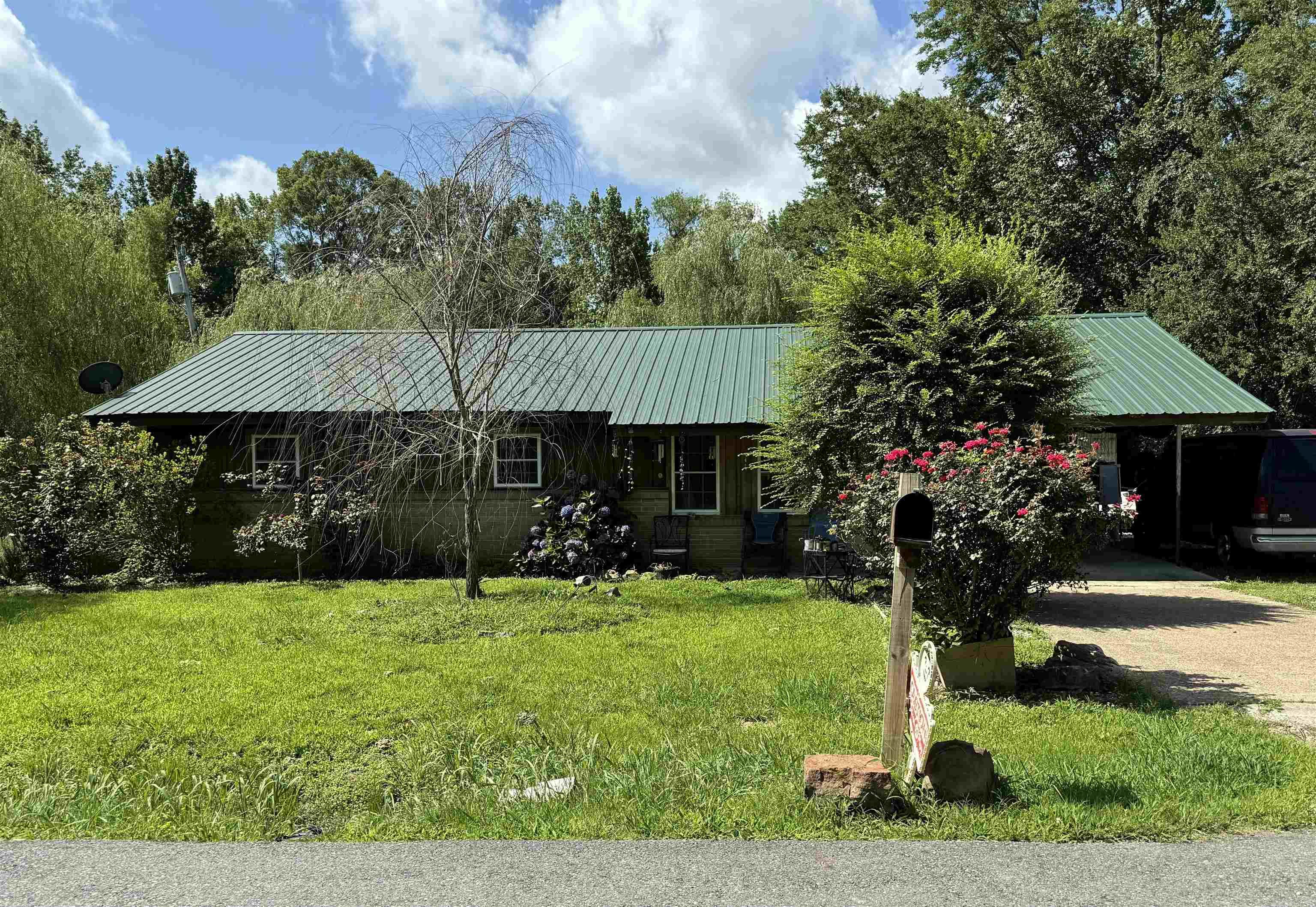 Welcome to this charming 3 bed, 2 bath home in Glenwood. This home is ideal as a starter home. It offers an ample fenced in yard excellent for hosting, gardening, or enjoying the outdoors as well as a detached storage room with electricity and air conditioning. This home is situated just minutes from downtown Glenwood shops, restaurants, and the Caddo River.
