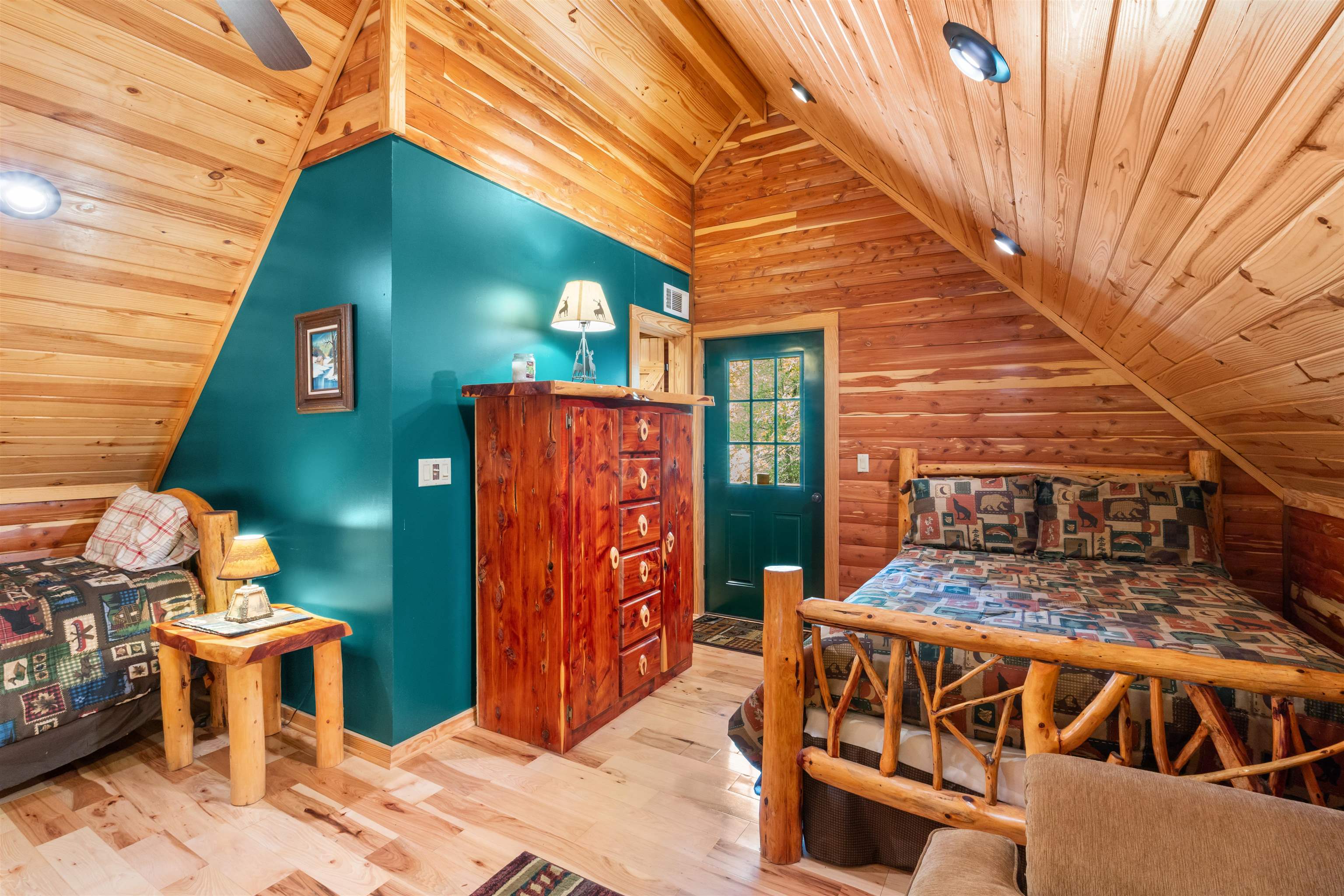 BLUE HOLE BOTTOMS - Residential