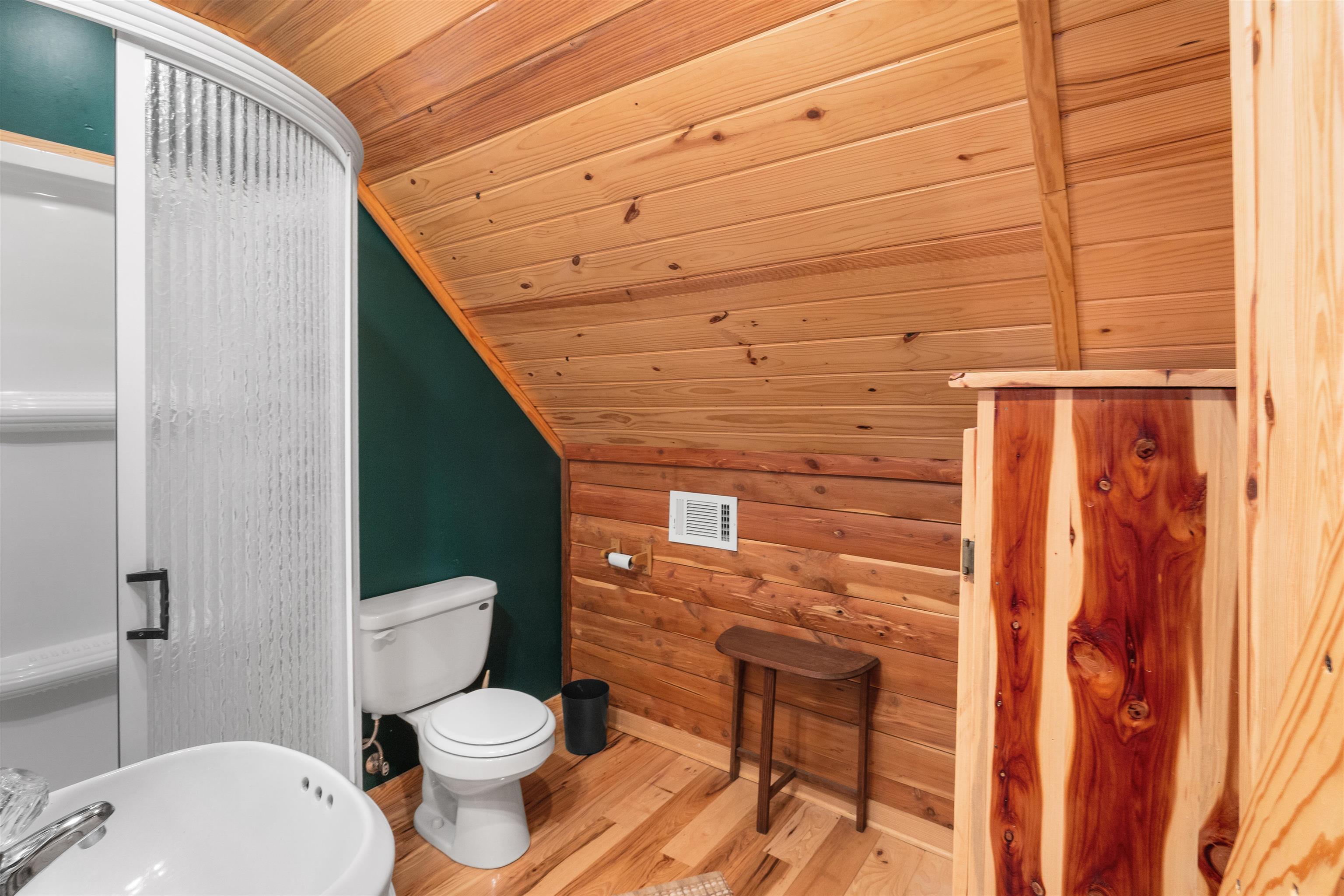 BLUE HOLE BOTTOMS - Residential