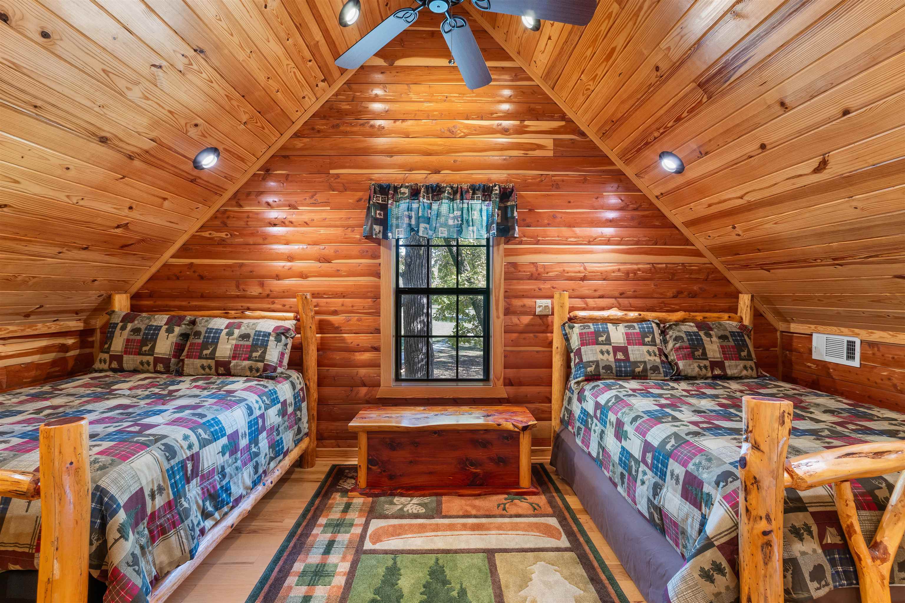 BLUE HOLE BOTTOMS - Residential