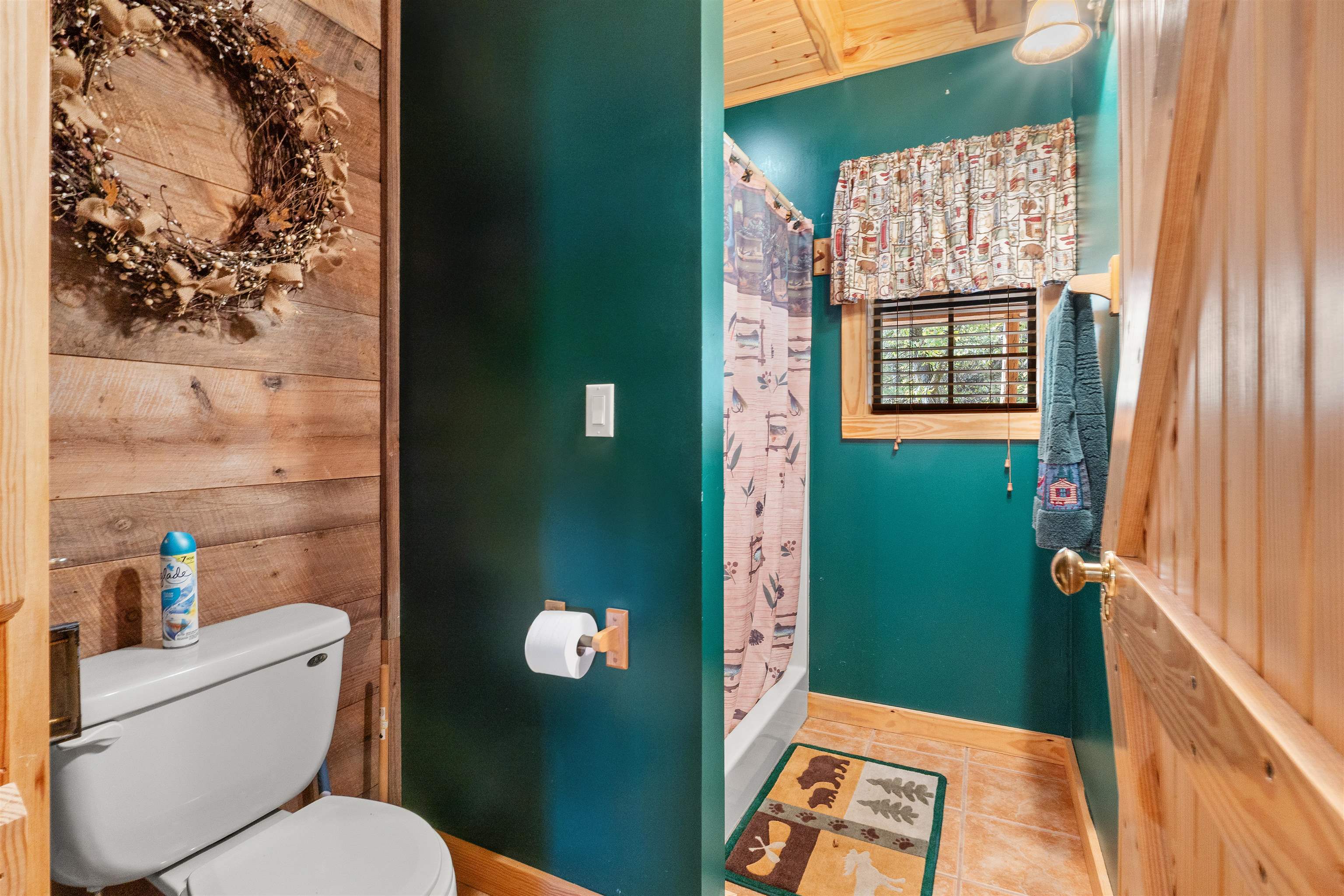 BLUE HOLE BOTTOMS - Residential