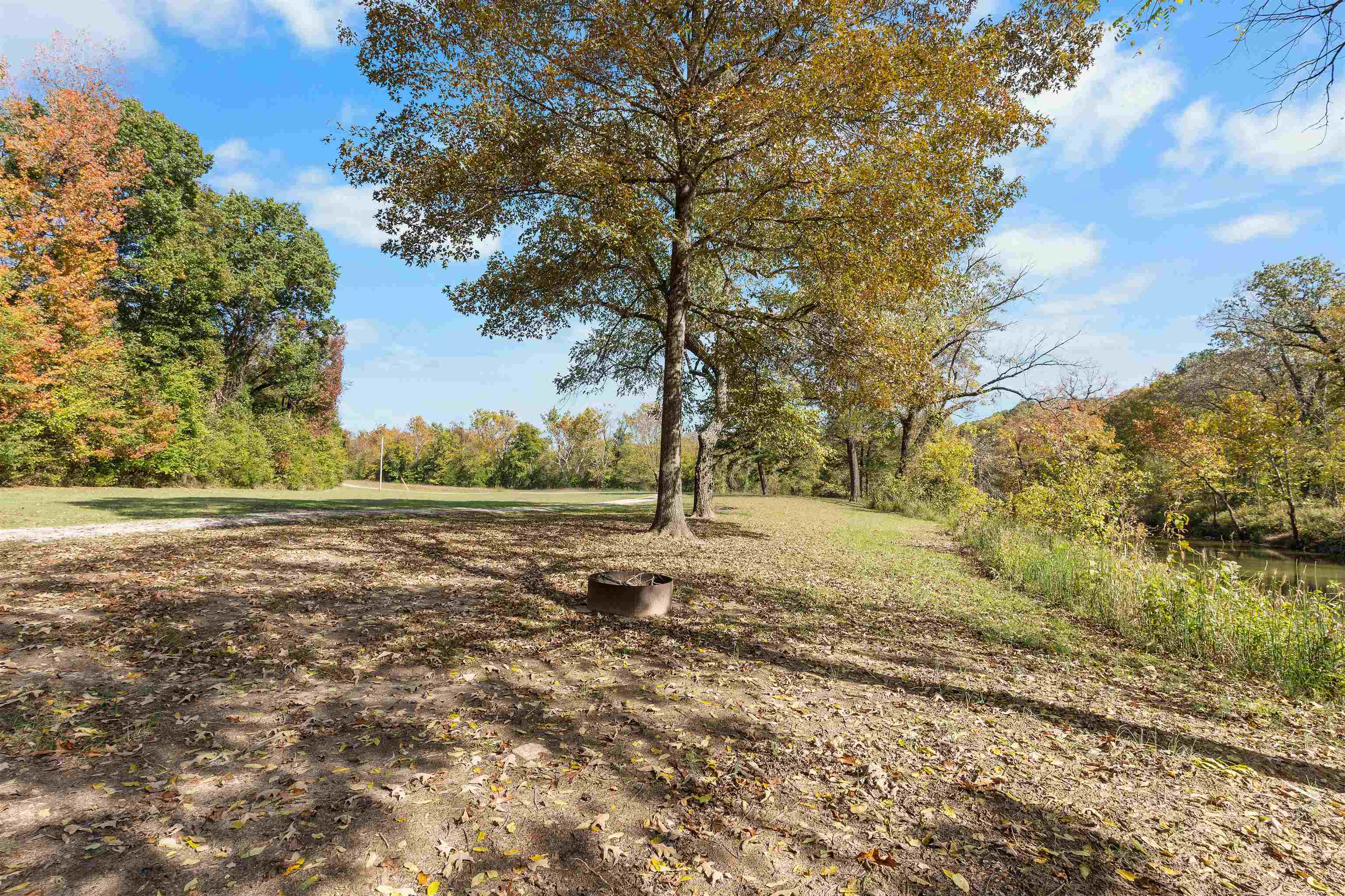 BLUE HOLE BOTTOMS - Residential