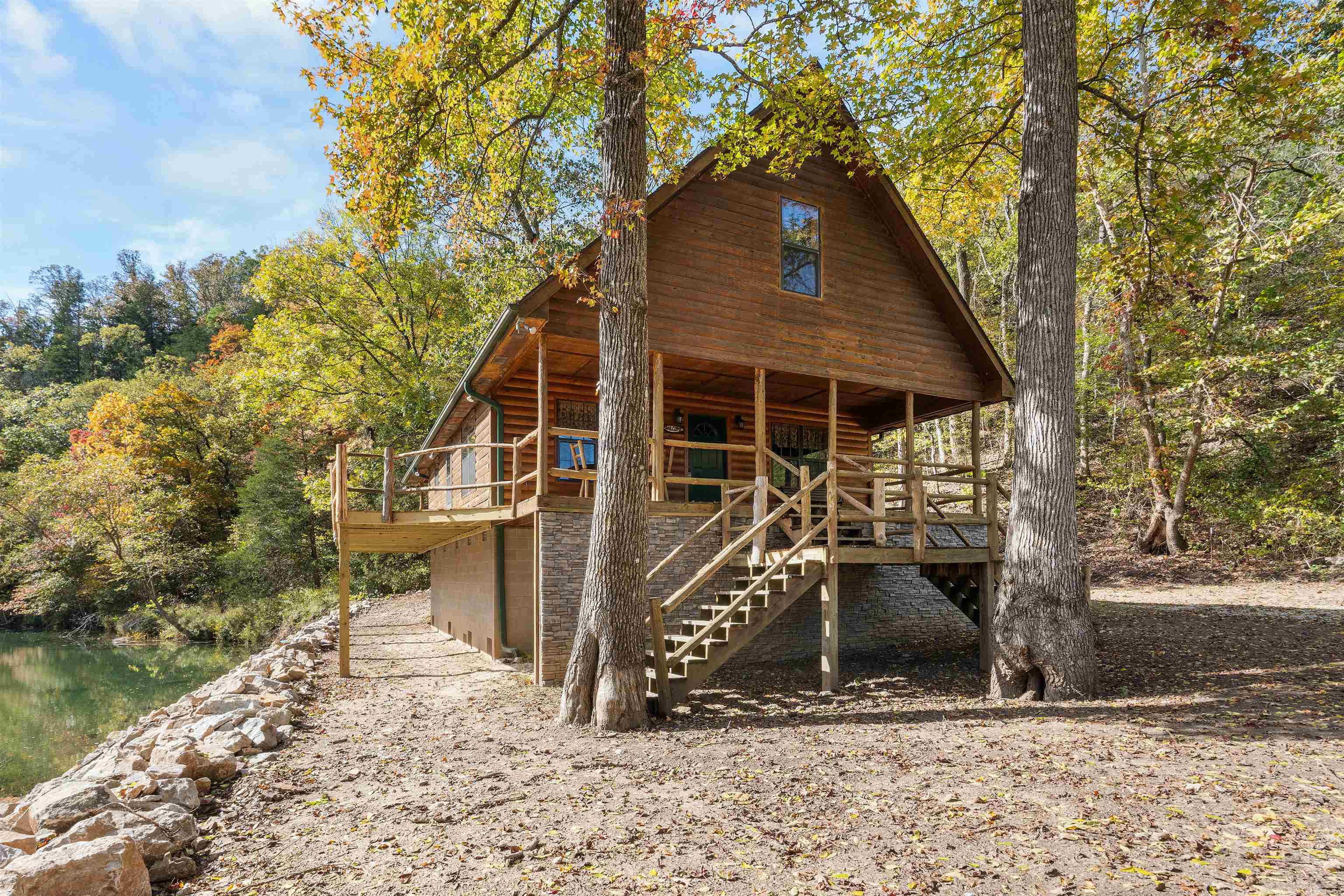 BLUE HOLE BOTTOMS - Residential