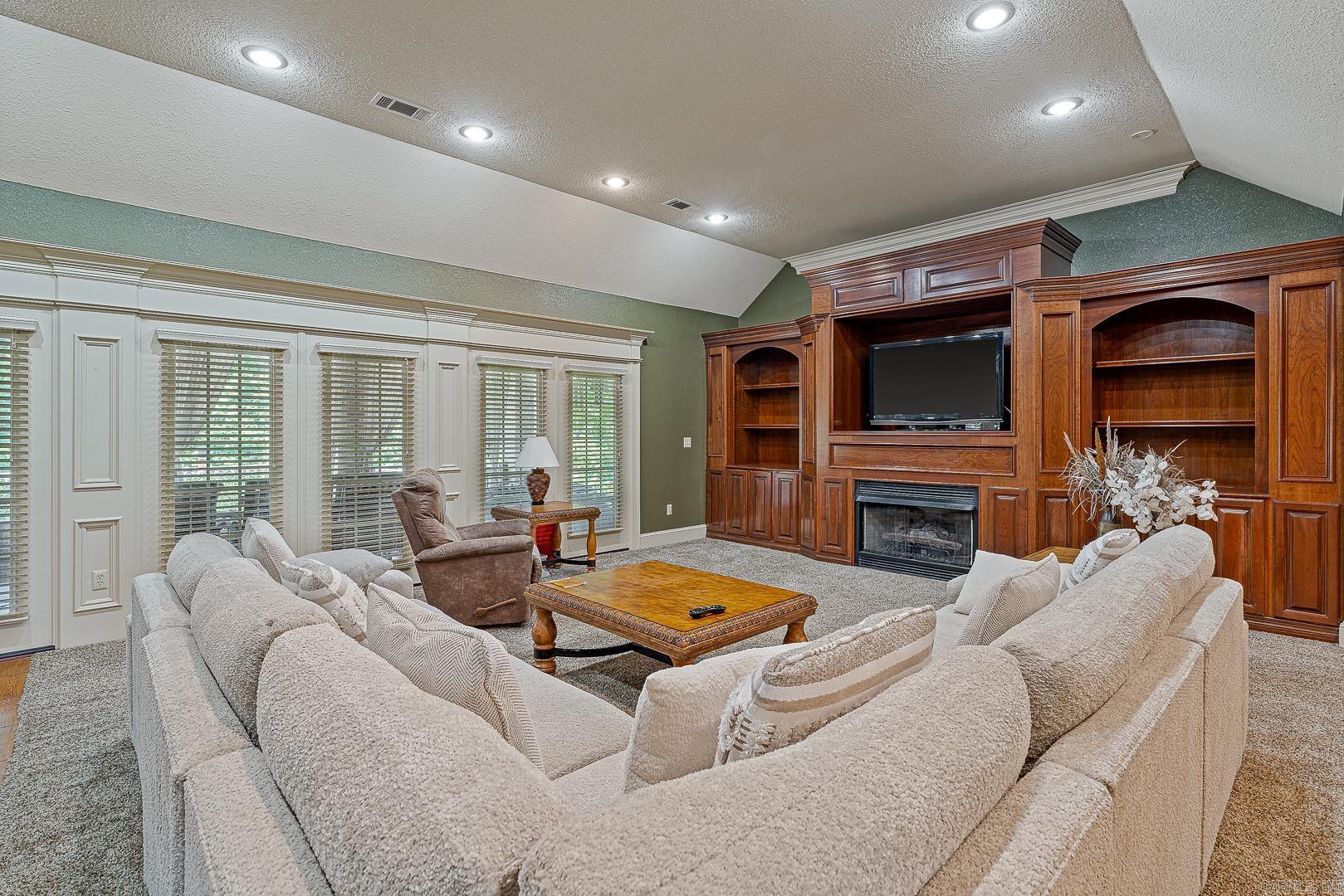 DEER RUN ESTATES - Residential
