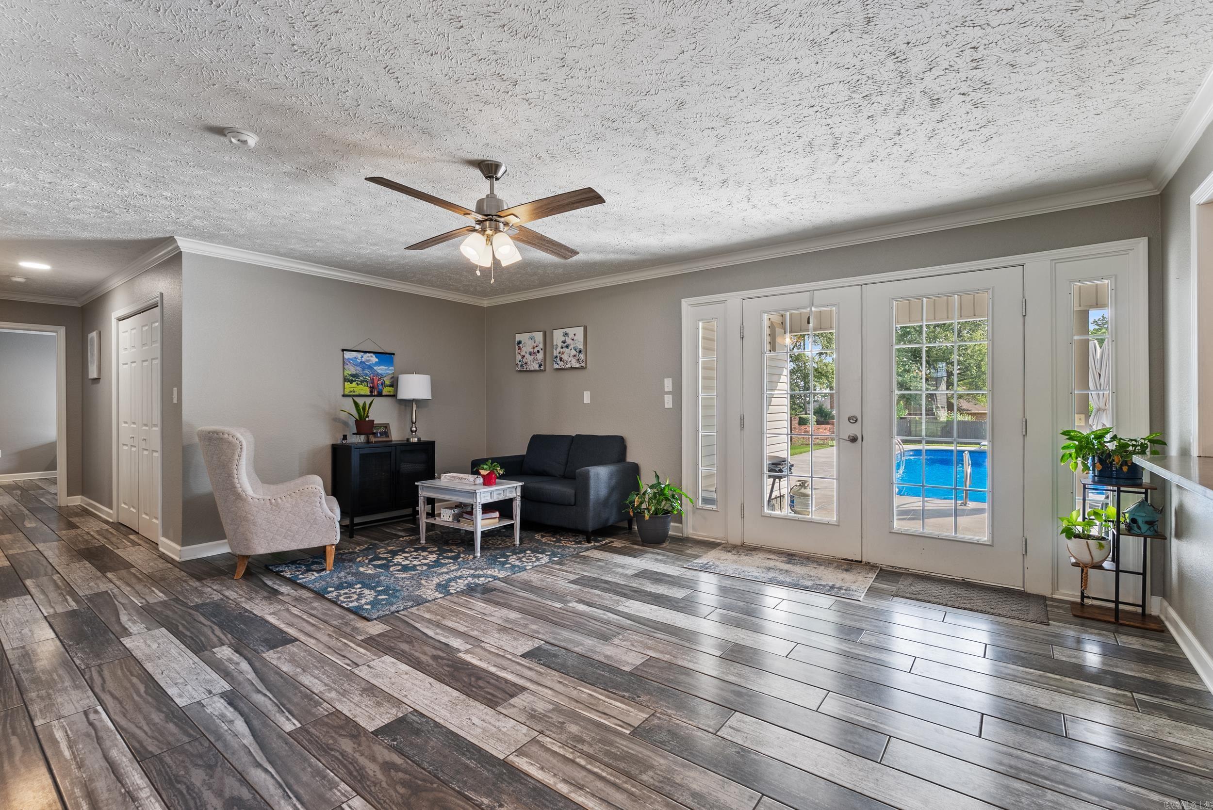 RIVER OAKS - Residential