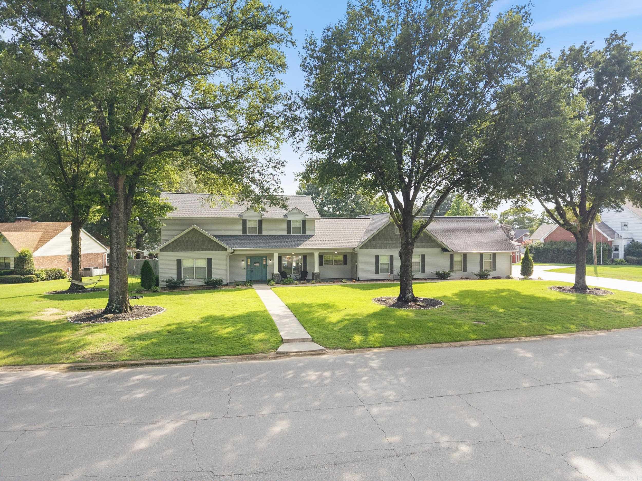 RIVER OAKS - Residential