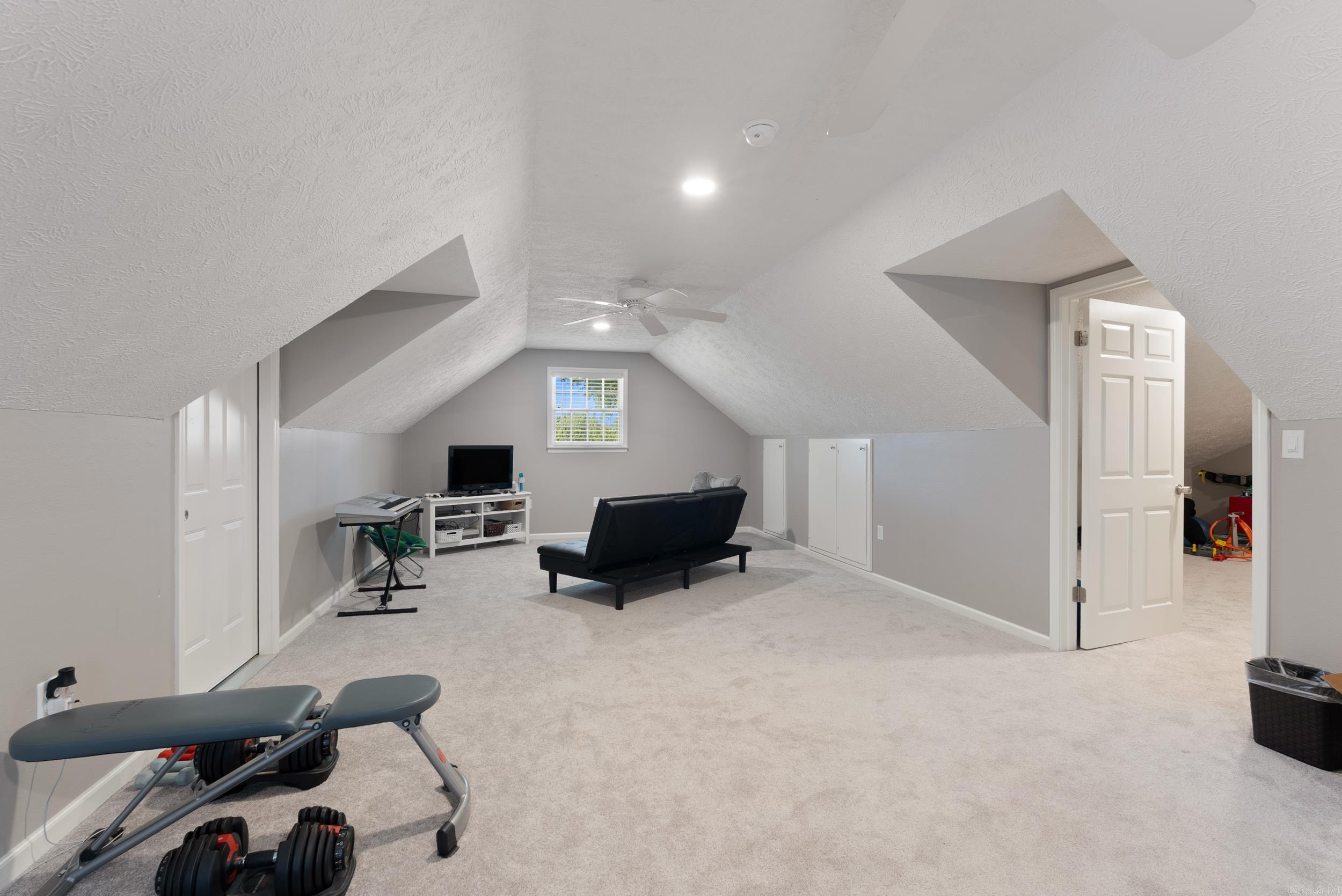 RIVER OAKS - Residential