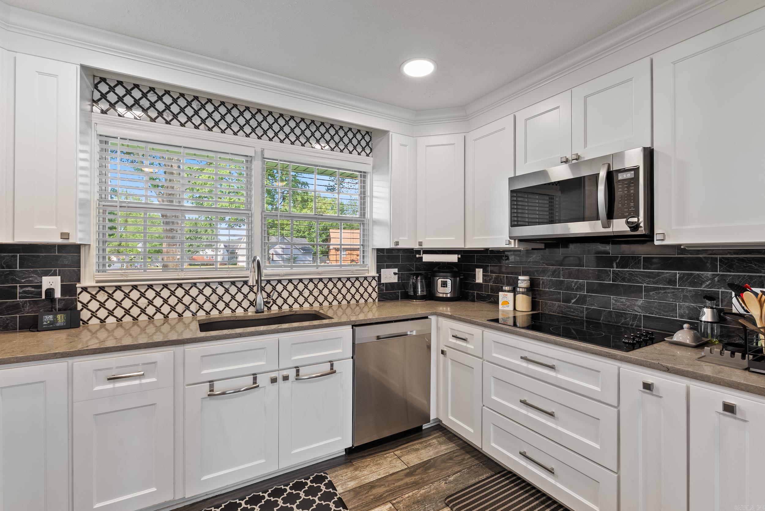 RIVER OAKS - Residential