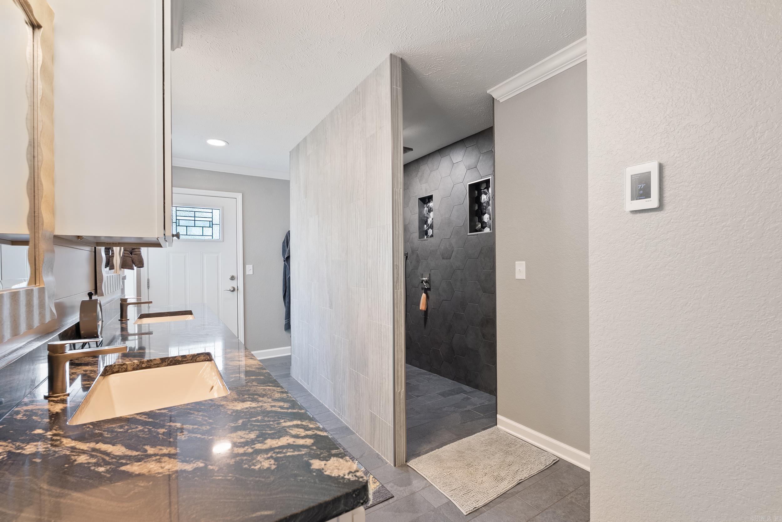 RIVER OAKS - Residential