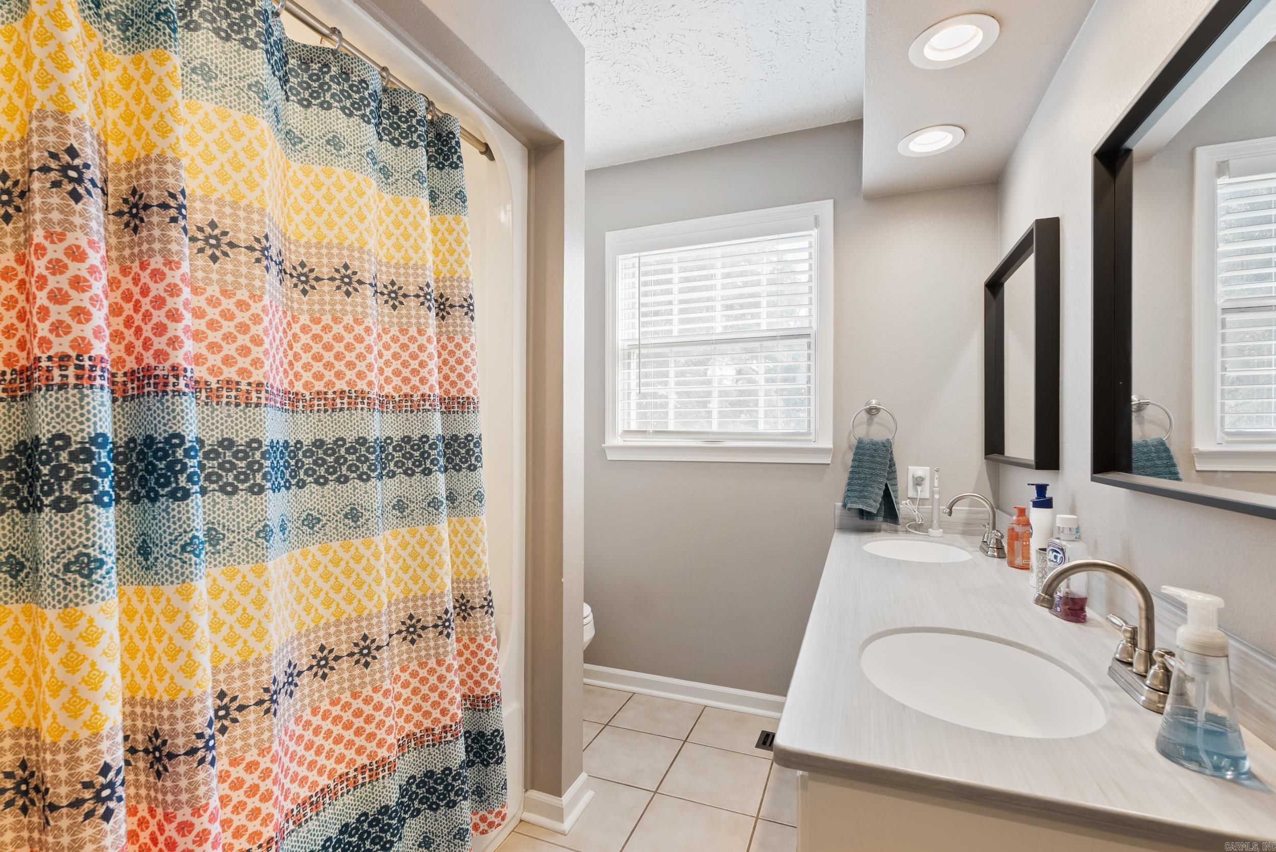RIVER OAKS - Residential