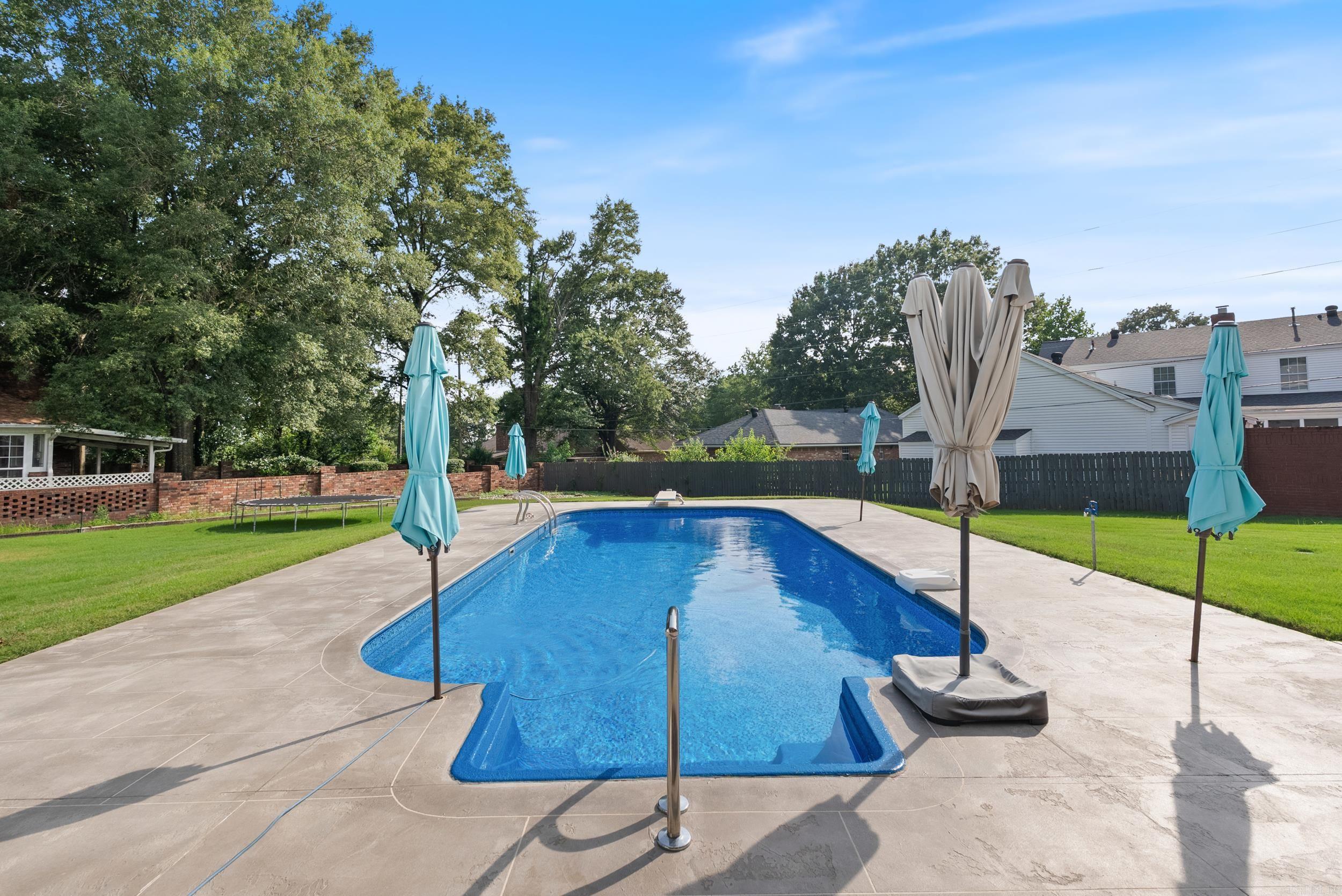 RIVER OAKS - Residential