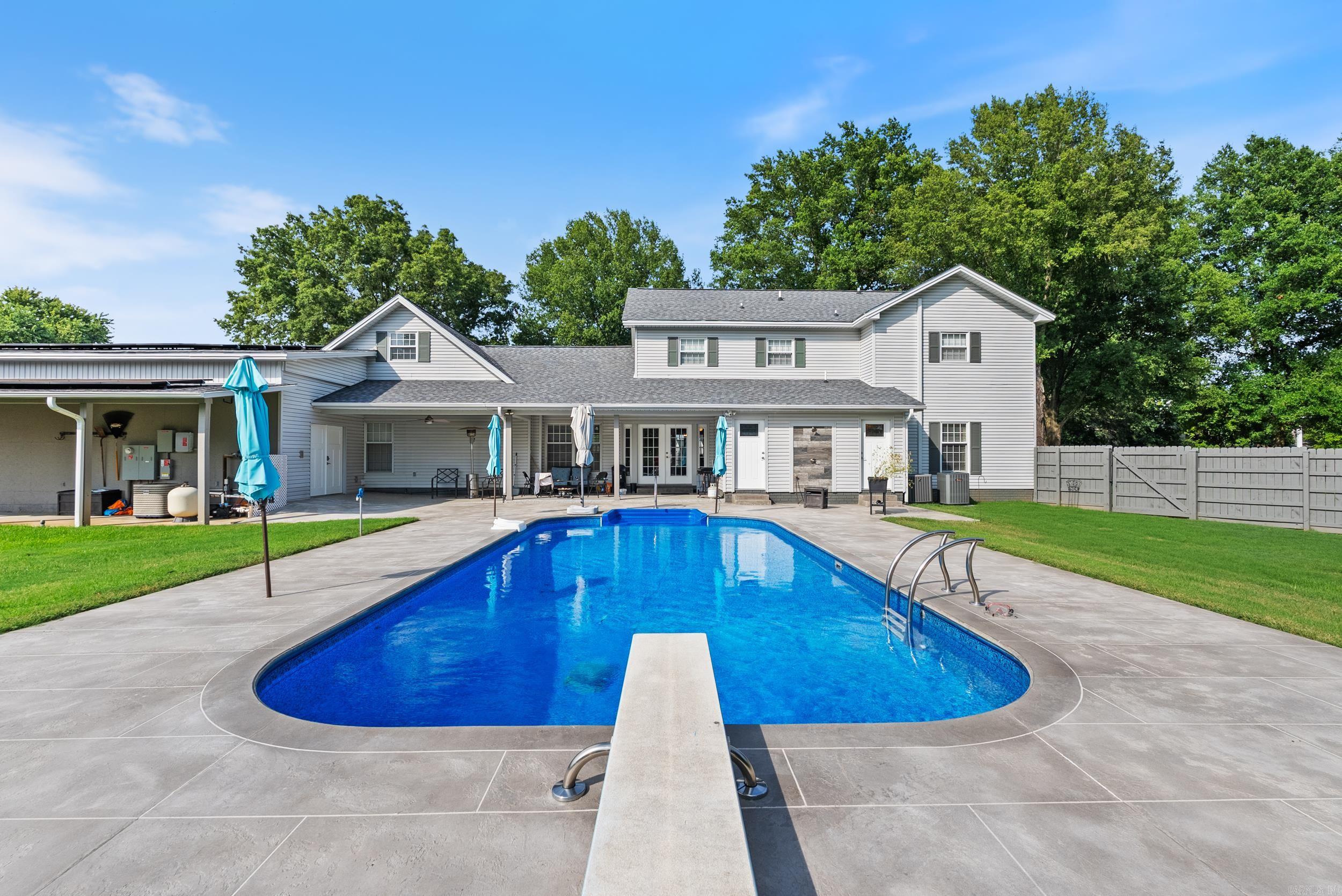 RIVER OAKS - Residential