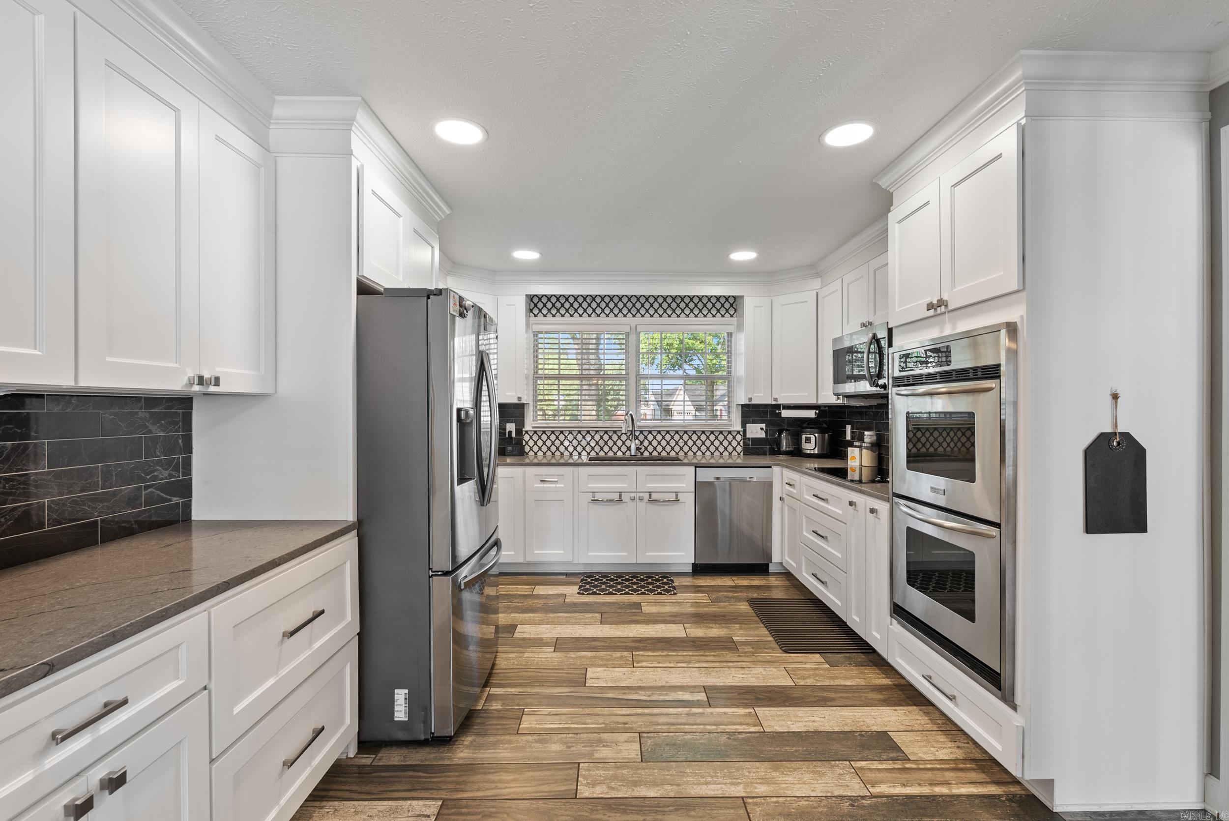 RIVER OAKS - Residential