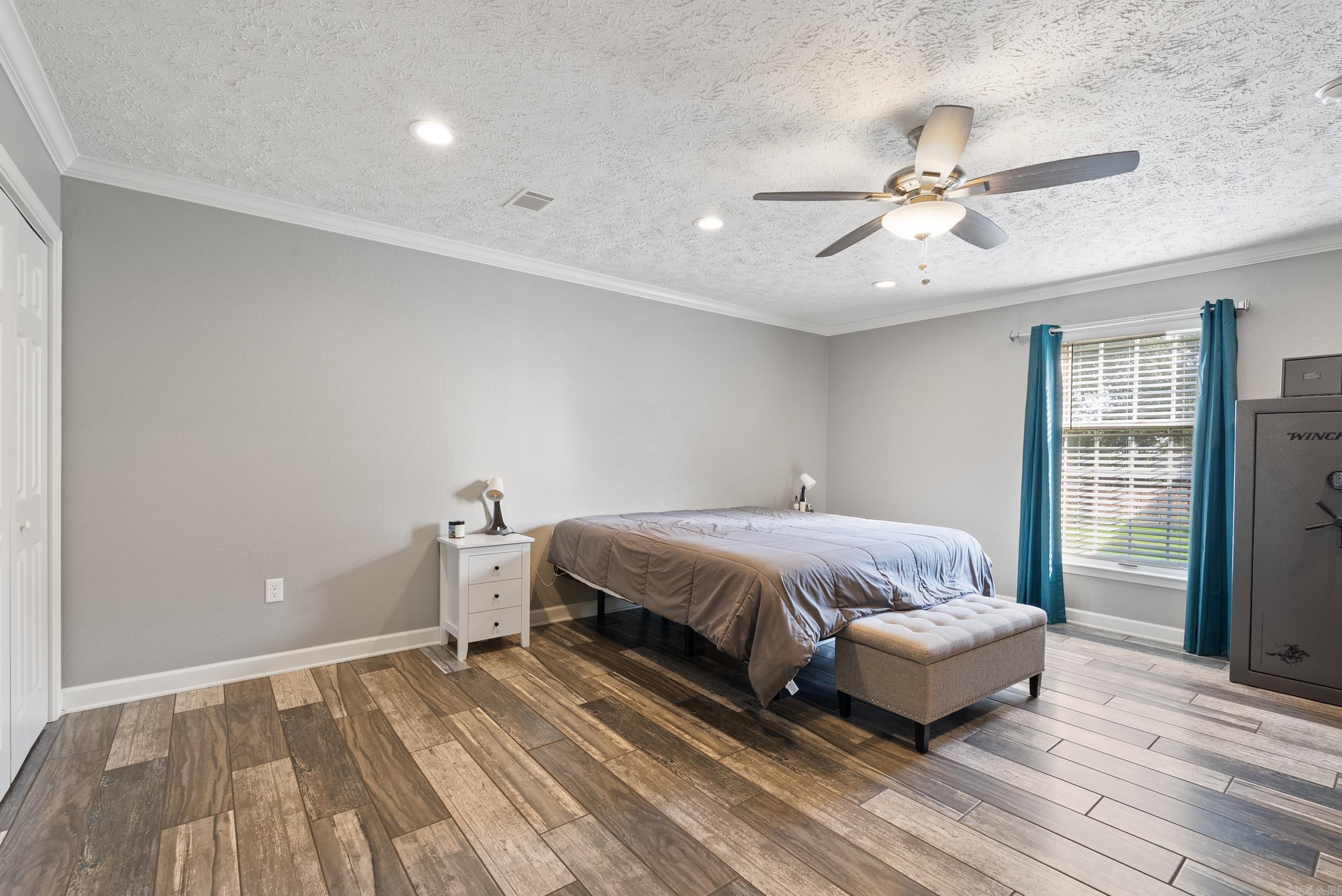 RIVER OAKS - Residential
