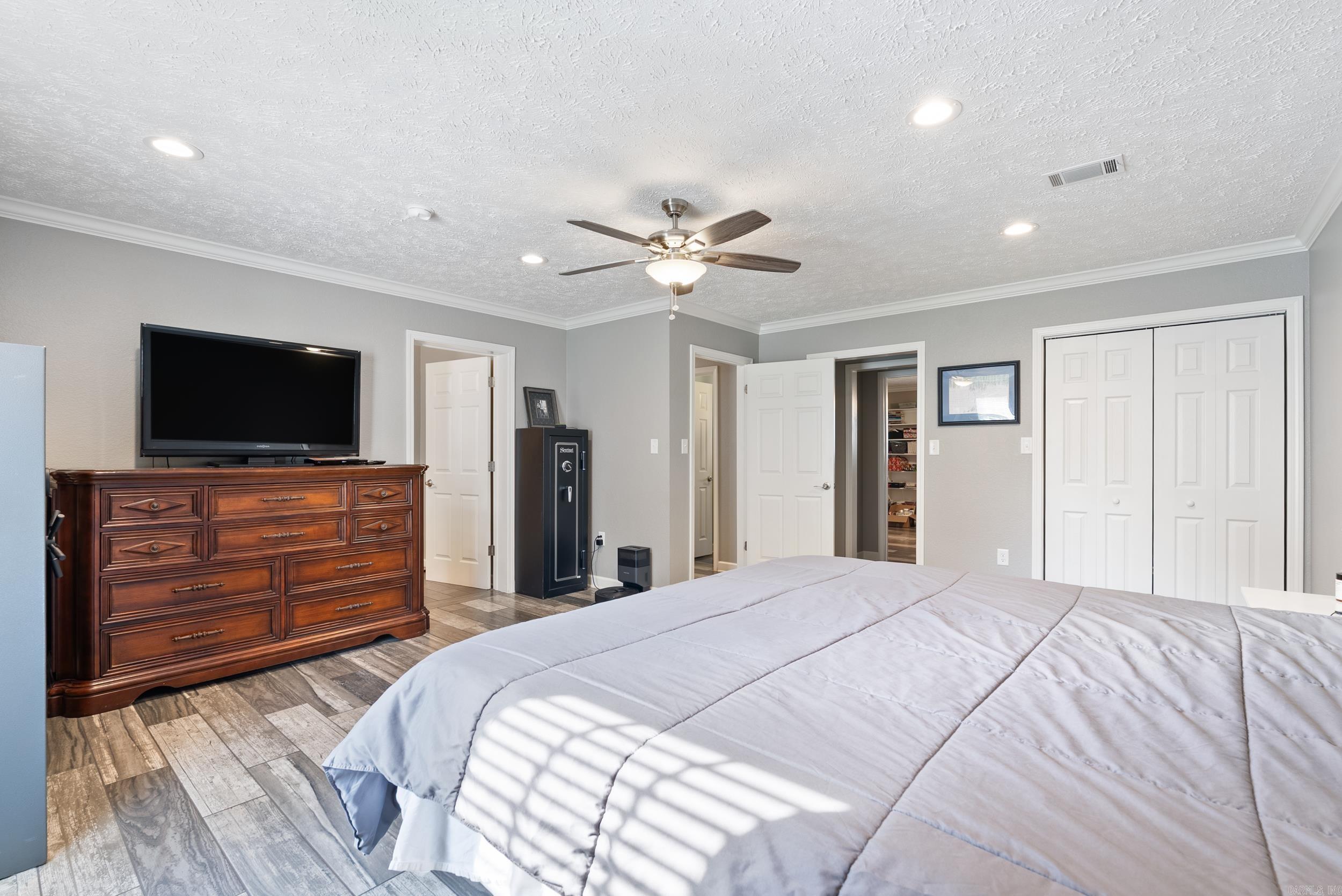 RIVER OAKS - Residential