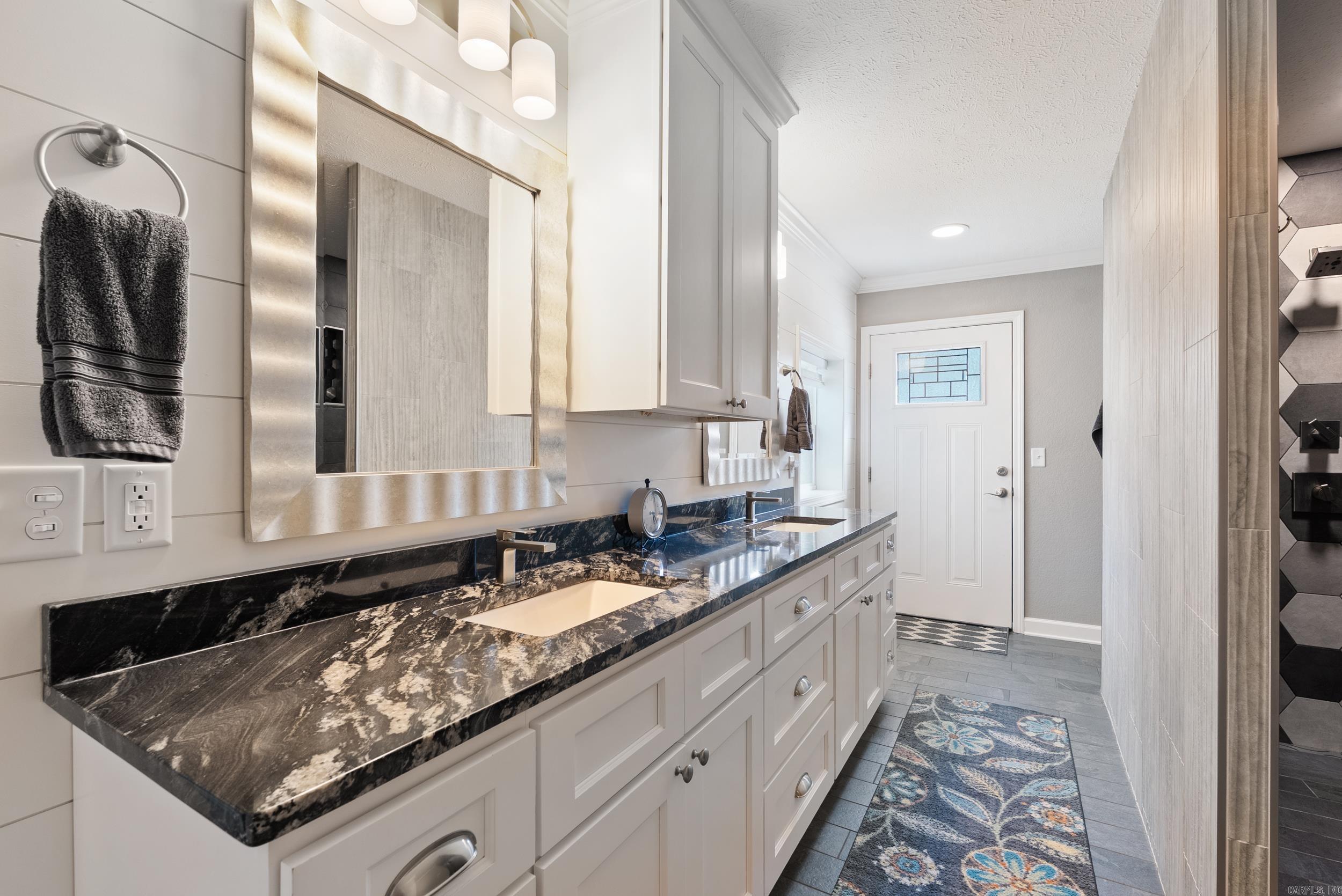 RIVER OAKS - Residential