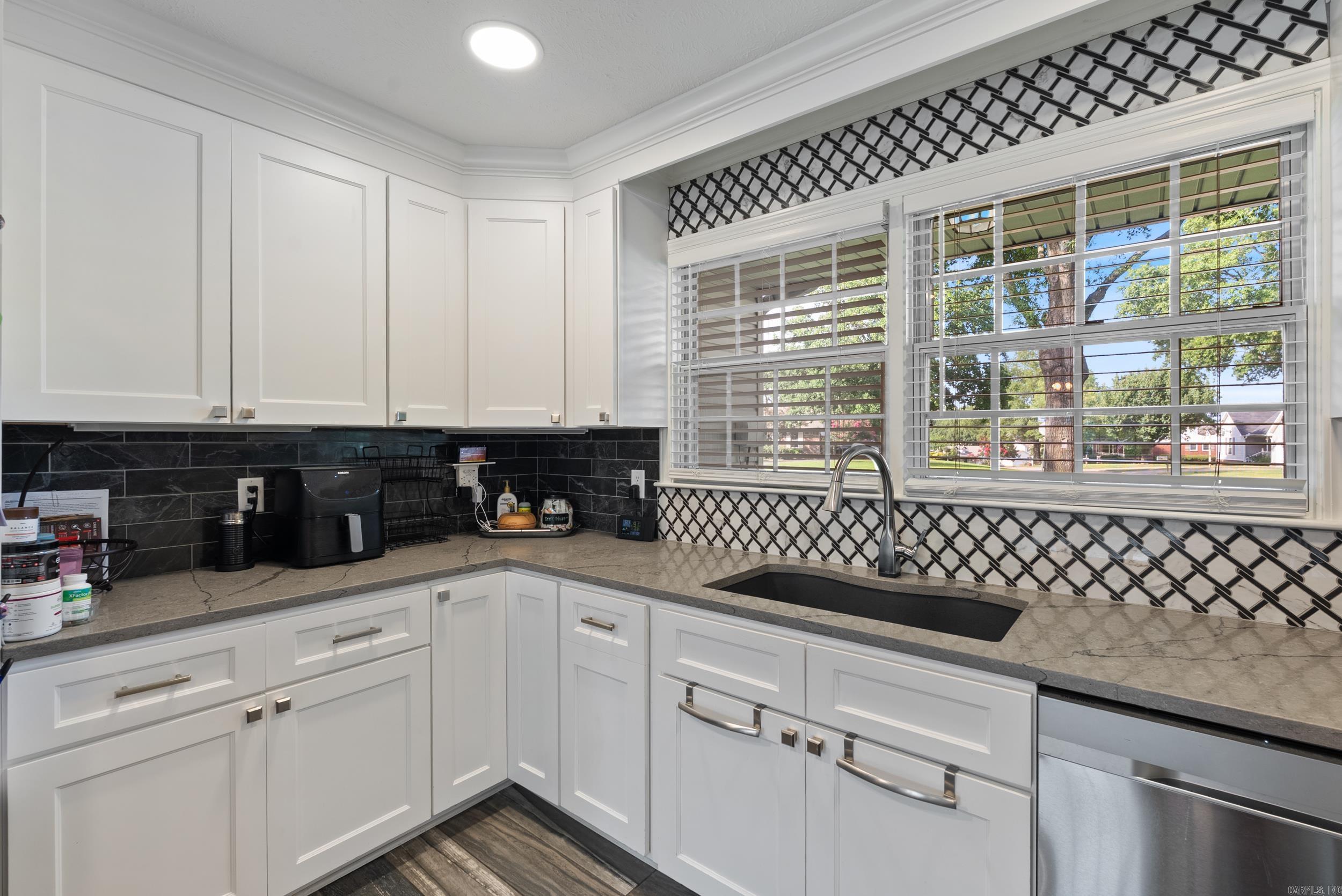 RIVER OAKS - Residential