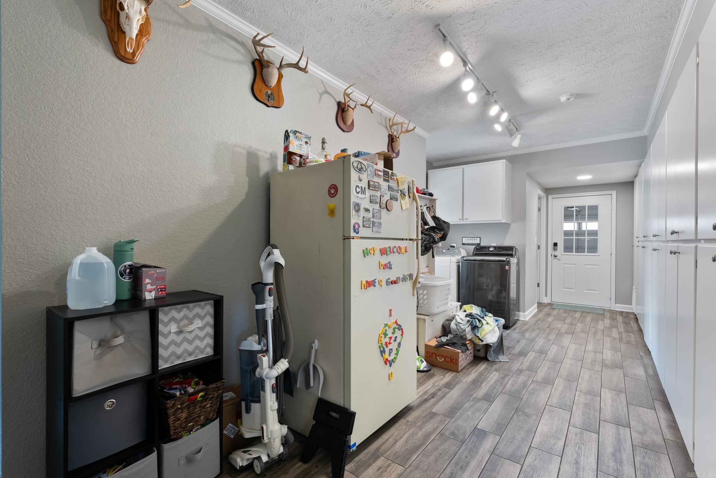 RIVER OAKS - Residential