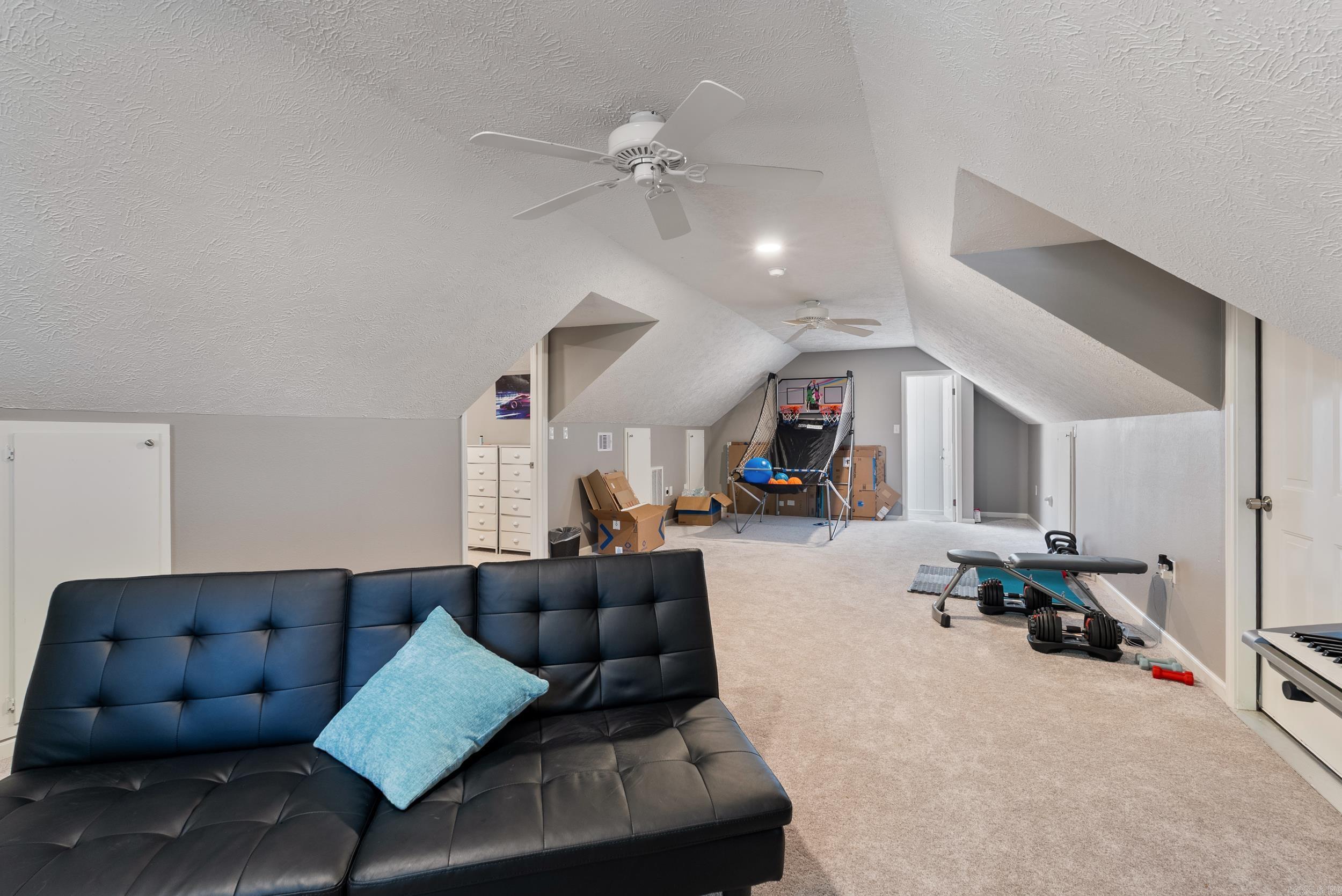RIVER OAKS - Residential