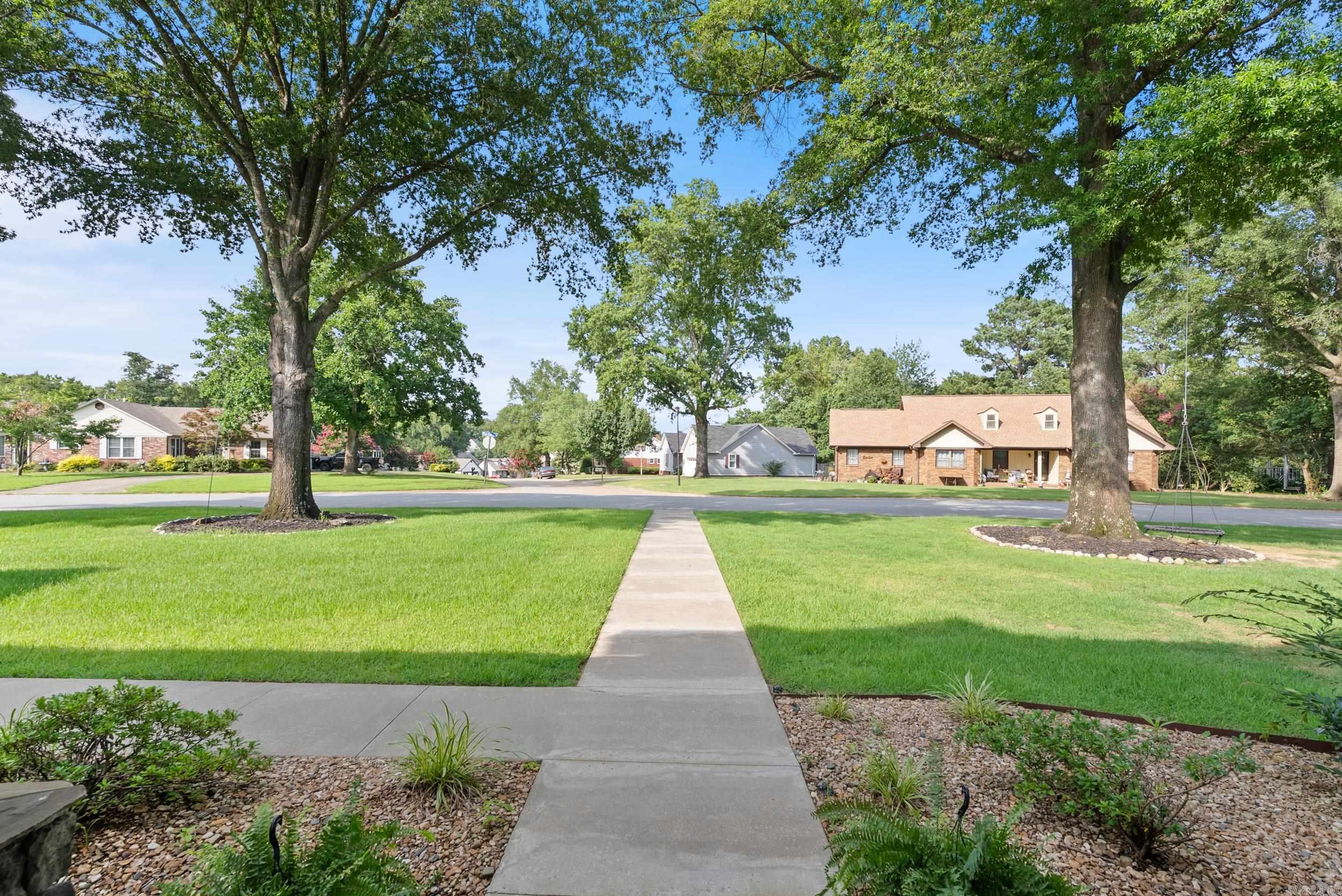 RIVER OAKS - Residential