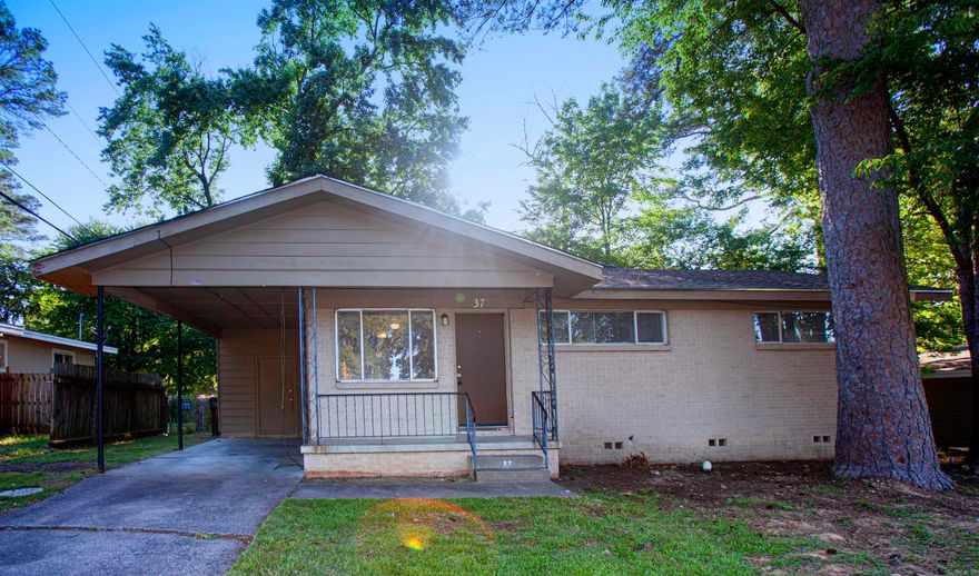 Cute 3BD/1BA in the Broadmoor neighborhood that's waiting for you to call home. Ceiling fans throughout. Granite countertops in the kitchen. Spacious backyard. Agent see remarks for showings. Can also be sold with 505 Sierra Madre (MLS#24016188) for the purchase amount of 215k.