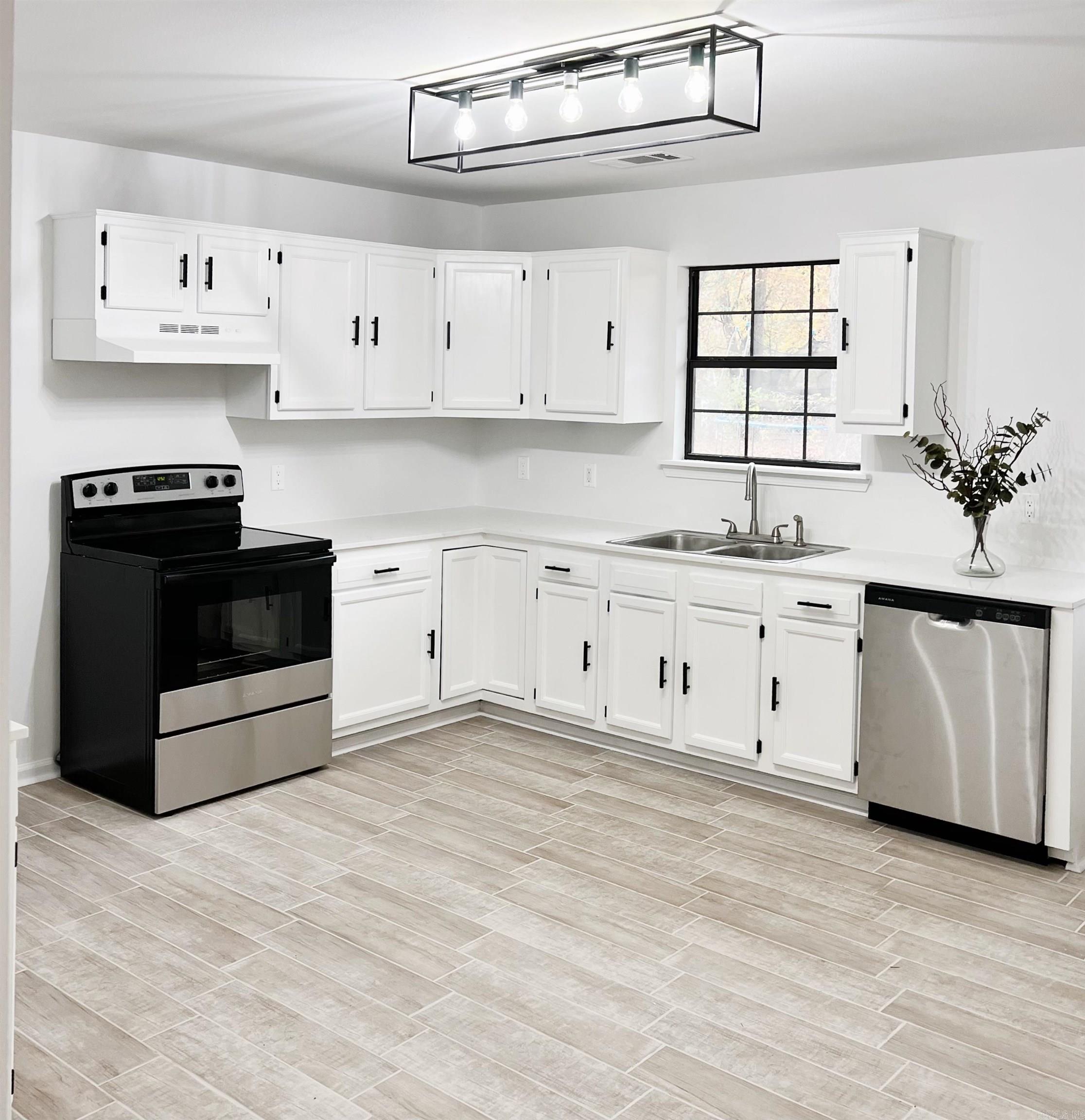 TANGLEWOOD HTS - Residential