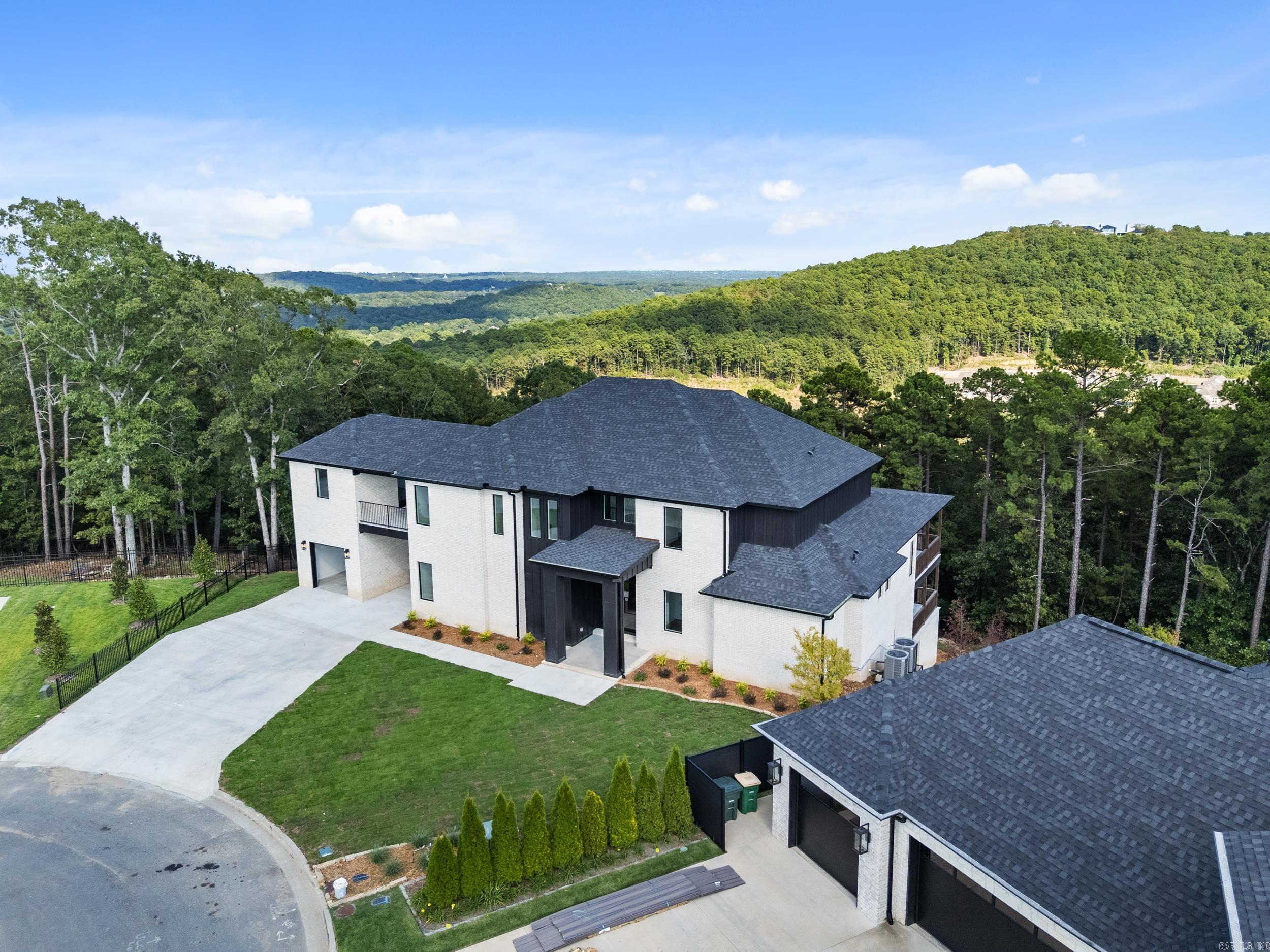 CHENAL VALLEY "FALSTONE COURT" - Residential