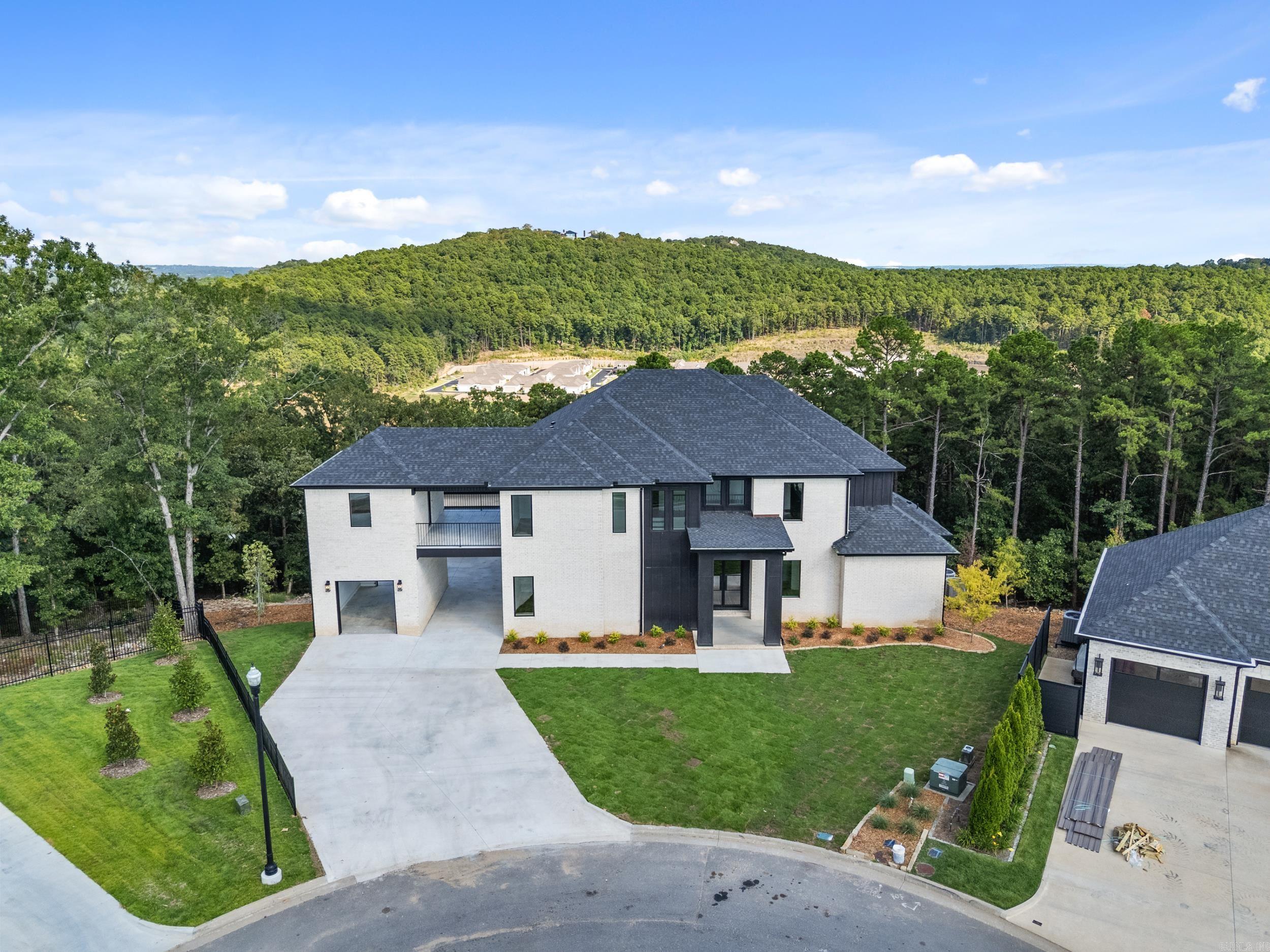 CHENAL VALLEY "FALSTONE COURT" - Residential