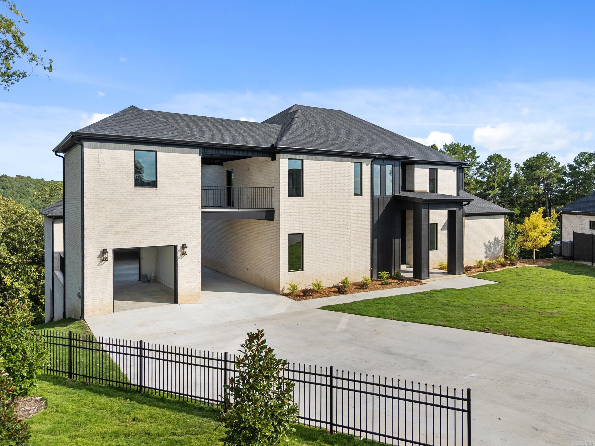 CHENAL VALLEY "FALSTONE COURT" - Residential