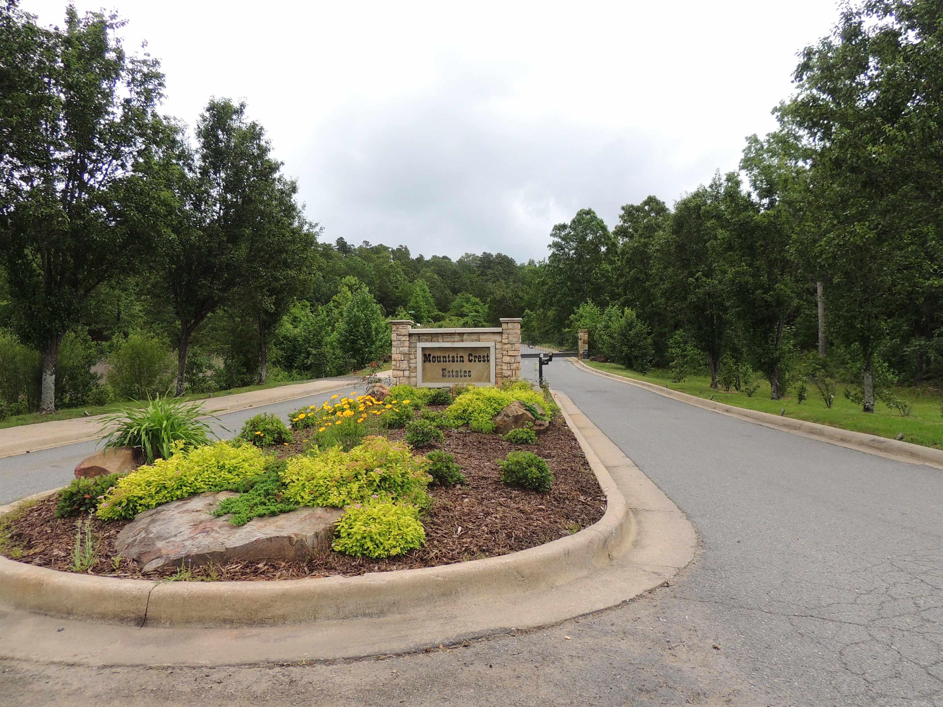 MOUNTAIN CREST ESTATES - Land