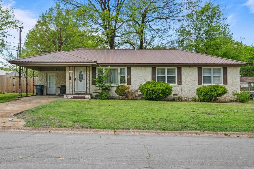Charming 3-bedroom, 2-bathroom home in the heart of Searcy! This lovely home features a durable metal roof and a private backyard. Inside, you’ll find a bright and welcoming interior with a gas cooktop. The versatile layout makes it ideal for both everyday living and entertaining. Located just minutes from Harding University and steps away from ALHF Junior High. The spacious yard offers plenty of room for gardening, relaxation, or outdoor activities. With shops, dining, and schools all within easy reach, you’ll love the convenience this home offers. Don’t miss your chance to see this gem. Schedule your showing today! Square footage approximate, please measure.