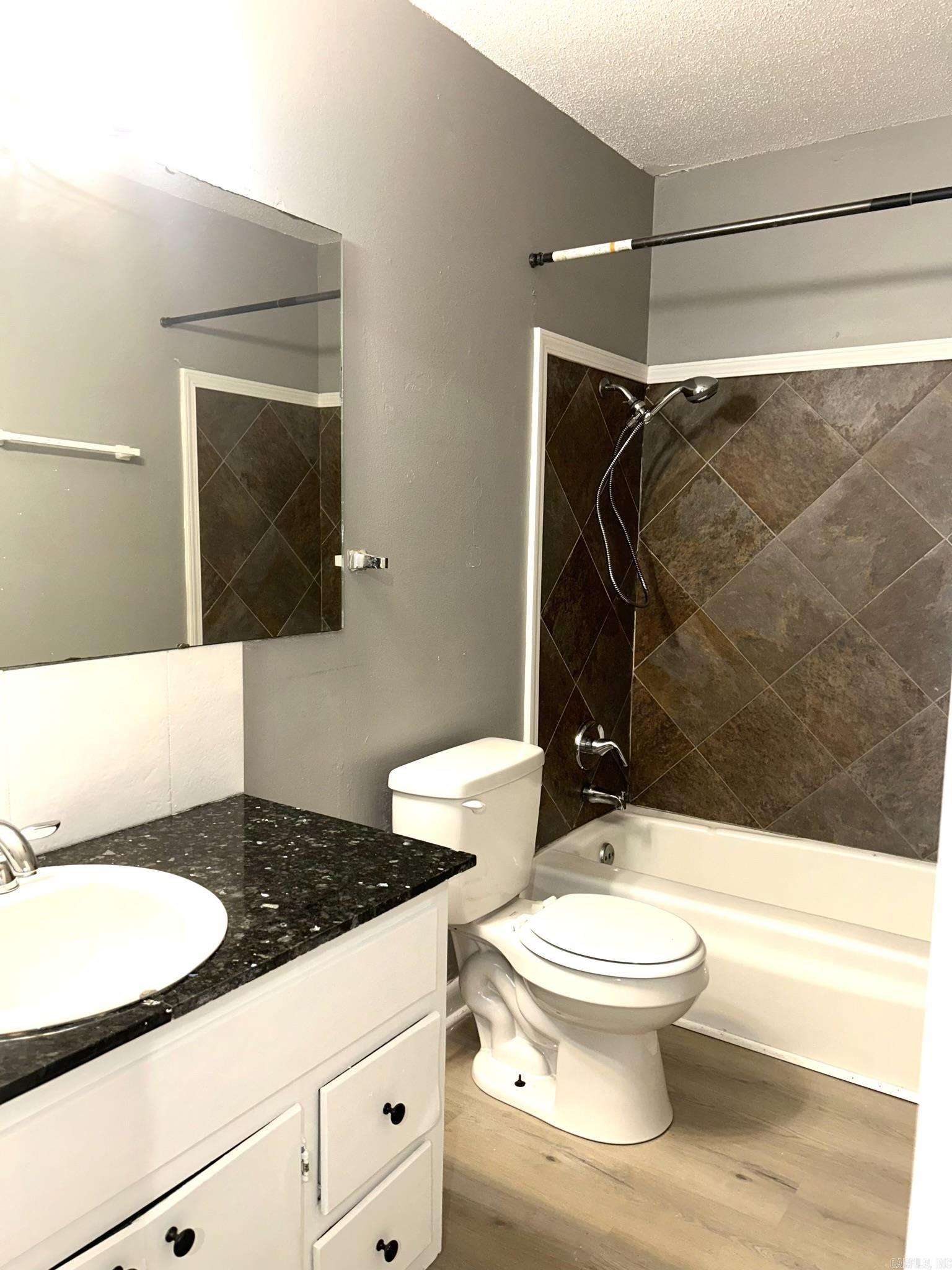 3N-10-17 - Residential Lease