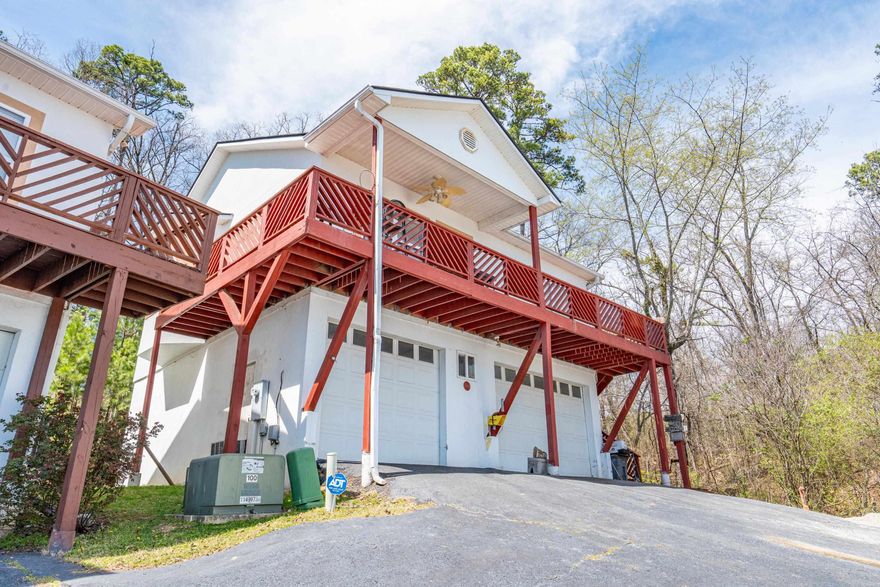 Exceptional 2-bed, 2-bath condo in gated Buena Vista with 1,048 sq ft of thoughtfully designed living space. Enjoy complete privacy—NO shared walls, a rare condo feature. Unique two-story layout with ground-floor garage and elevated living. Vaulted ceilings create an airy ambiance in the living room. The kitchen offers granite countertops, a functional island, and ample cabinetry. The spacious primary suite includes a private bath, and the second bedroom adapts to your lifestyle—guest room, office, or creative space. Step onto your private deck and take in serene Lake Hamilton views. Built in 2006, the home features a low-maintenance stucco exterior, blending curb appeal with durability. Buena Vista’s resort-style amenities include a sparkling pool, manicured lawns, and secure gated entry. Enjoy peaceful lakeside living with quick access to top shopping, dining, outdoor recreation, and Oaklawn Racing Casino.